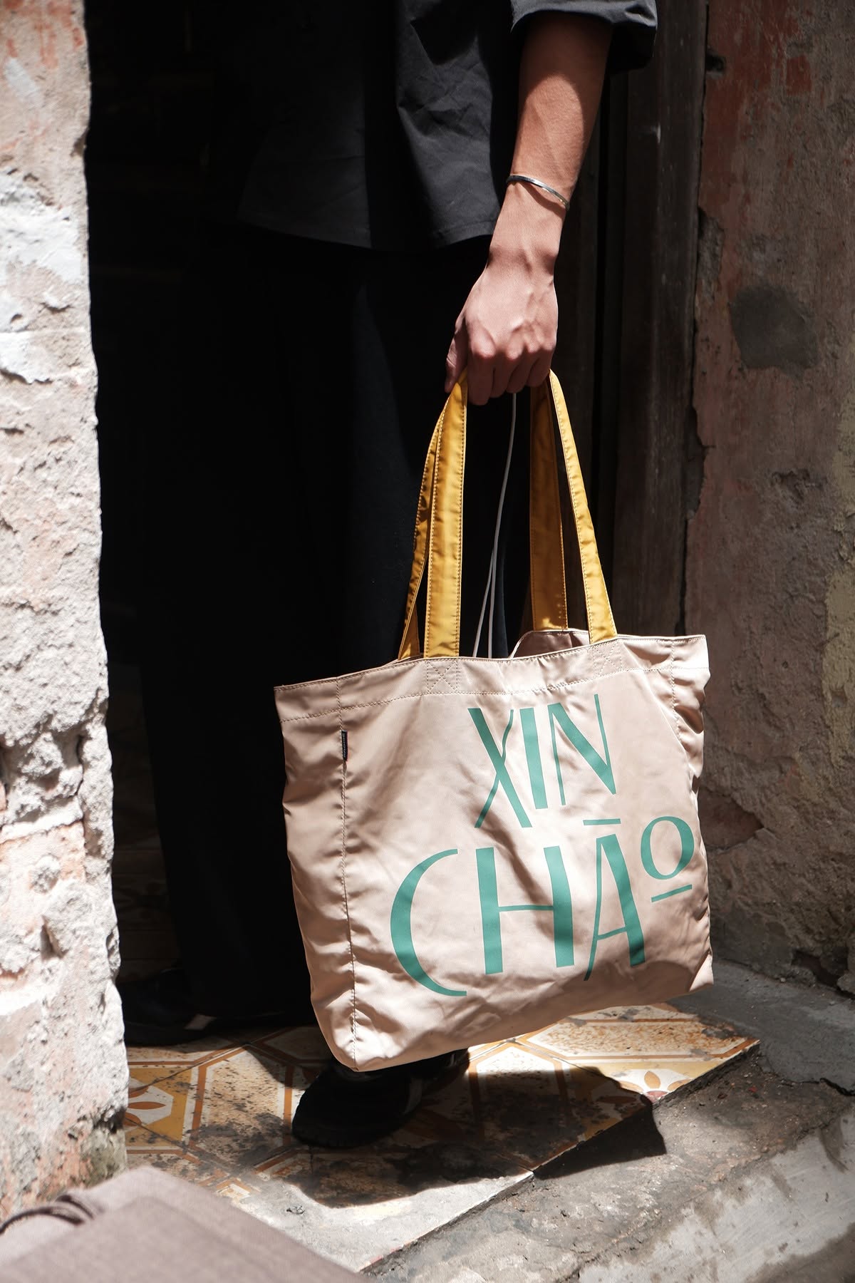 Túi tote CROISÉ vải dù in chữ Xin Chào – 3 màu thời trang: navy, beige, vàng – gấp gọn, nhẹ, tiện dụng, cá tính_thumbnail_4