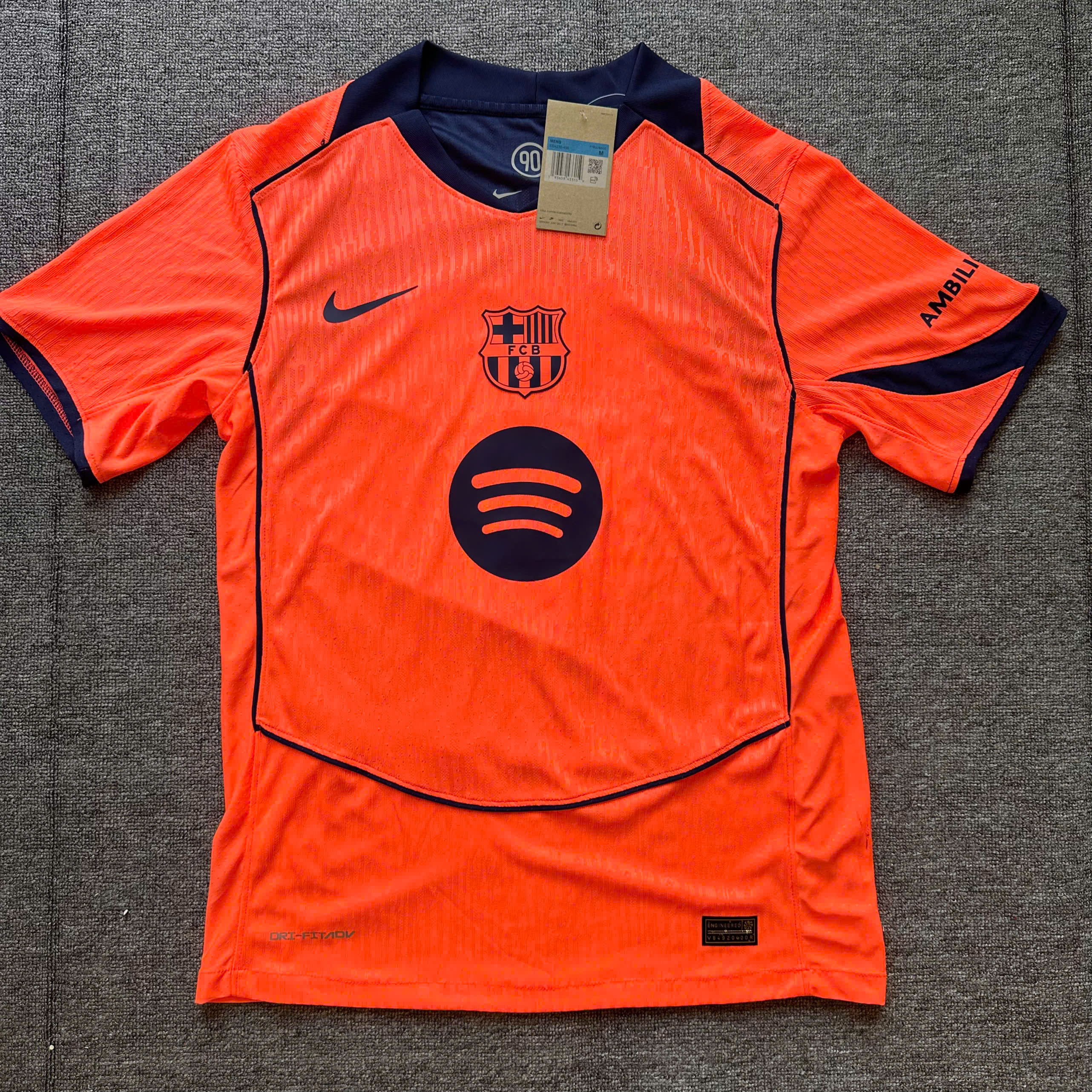 SALE 5 - Size: M