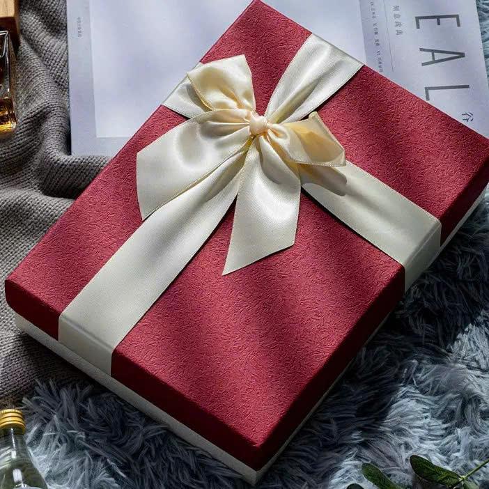 Hộp Quà Tặng Size 35x25x9 Cunbag Gắn Nơ Màu Đỏ Sang Trọng Thiết Kế Tinh Tế Dịp Sinh Nhật HCUN002_thumbnail_5