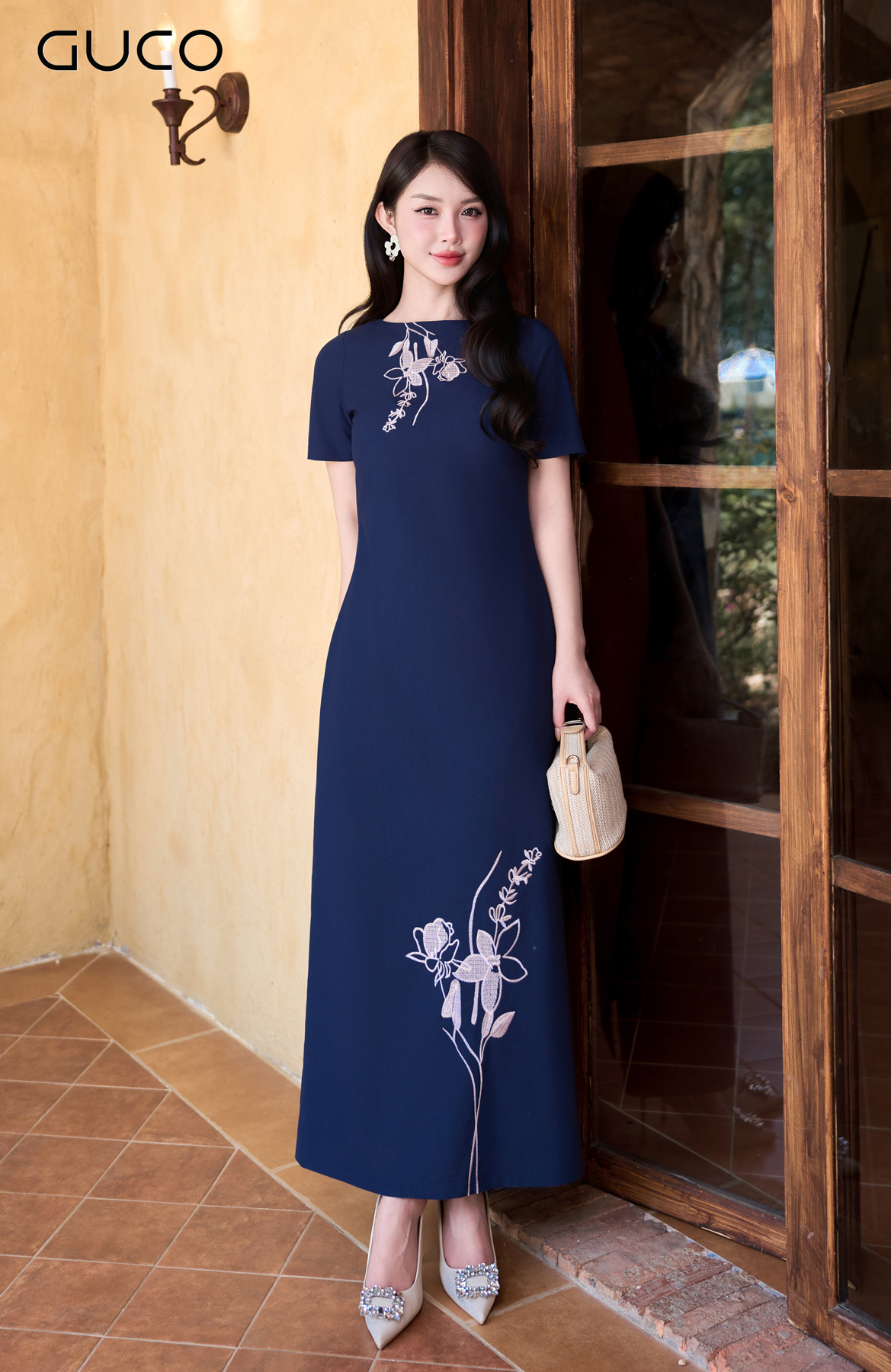 GUCO Đầm Suông Navy Thêu Hoa
