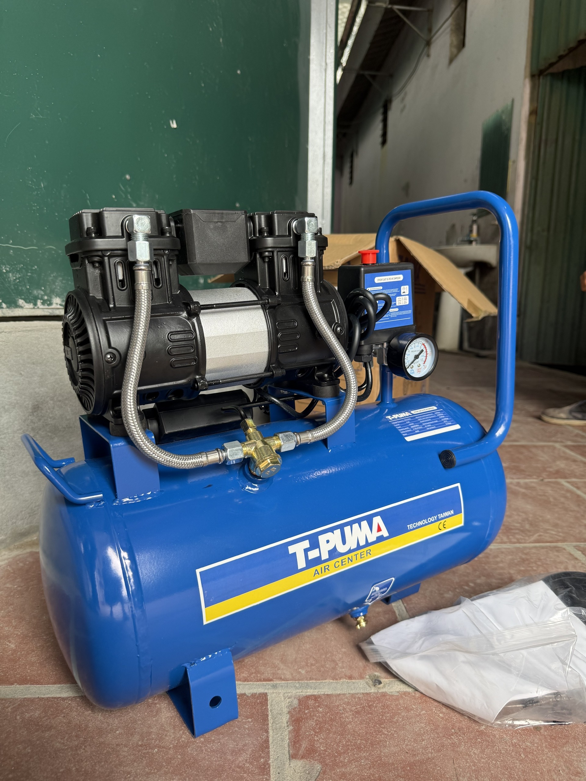 Máy nén khí T-Puma T25 Bình 25 lít- Áp lực khỏe, Nạp đầy bình trong 1 phút - Tặng kèm chạc đội + dây nén khí