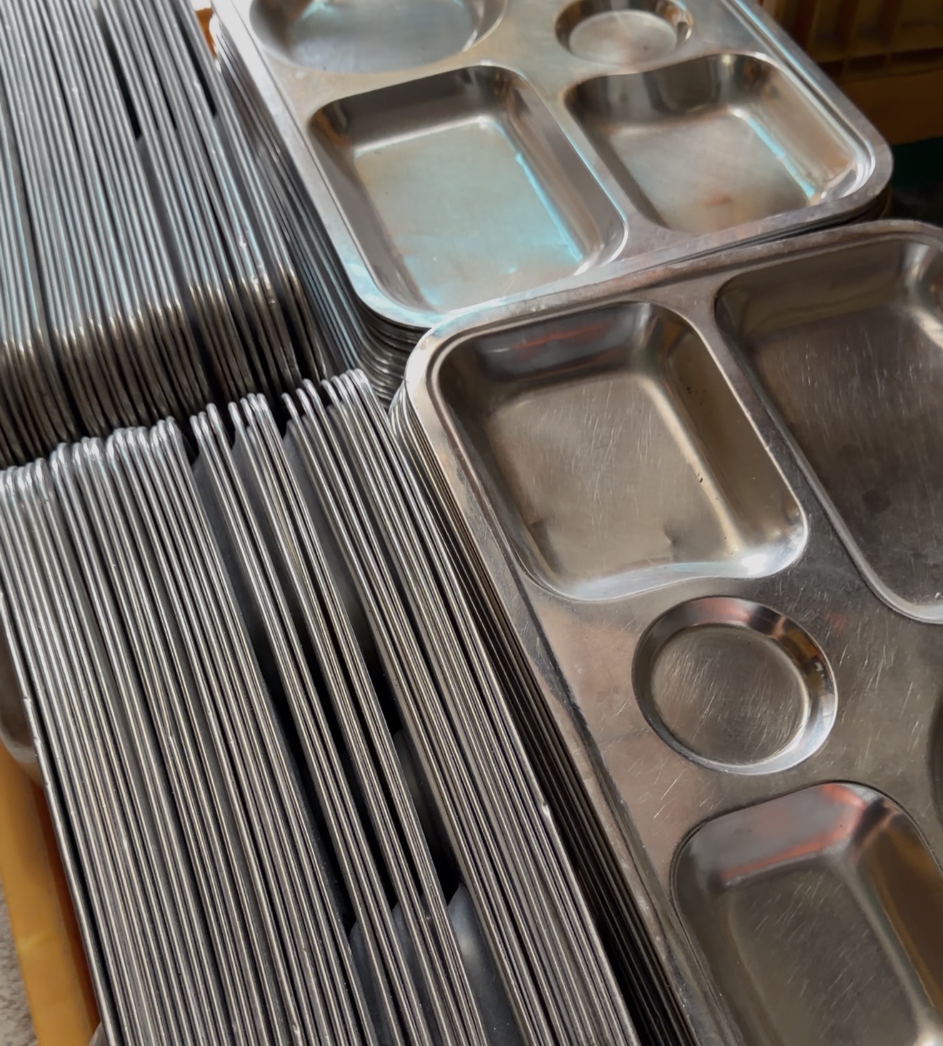 Combo 5 khay đựng cơm căng tin chất liệu inox (hàng cũ qua sử dụng)
