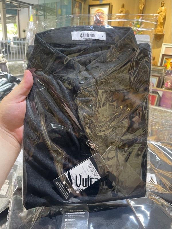 Áo thun đen Polo size L Vucano