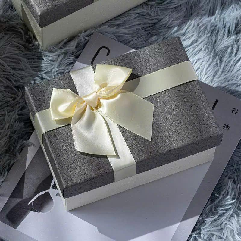 Hộp Quà Tặng Size 25x20x10 Cunbag Gắn Nơ Màu Xám Sang Trọng Thiết Kế Tinh Tế Dịp Sinh Nhật HCUN003_thumbnail_1