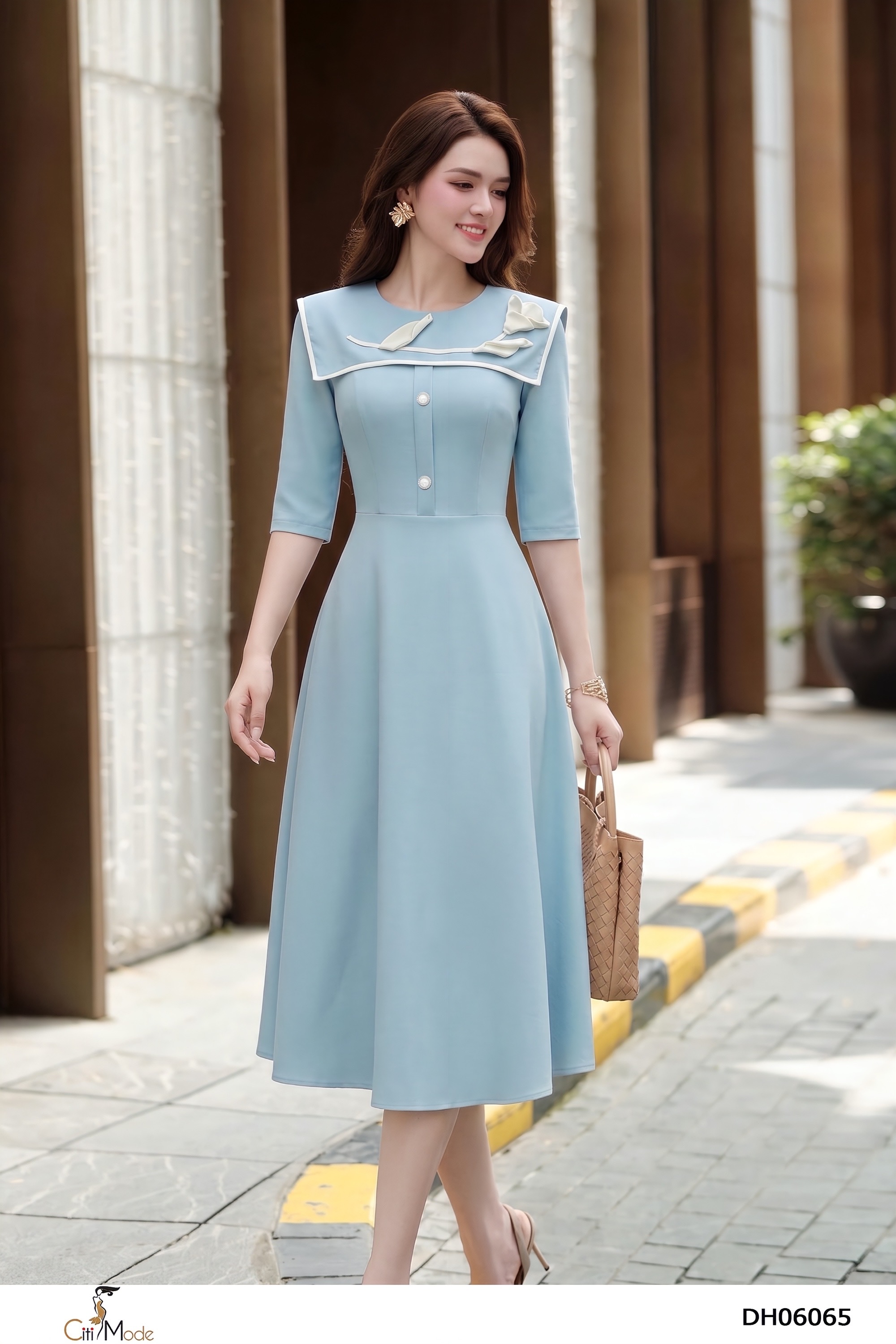 Đầm xòe xanh ngọc vạt cổ đính hoa tay lỡ
