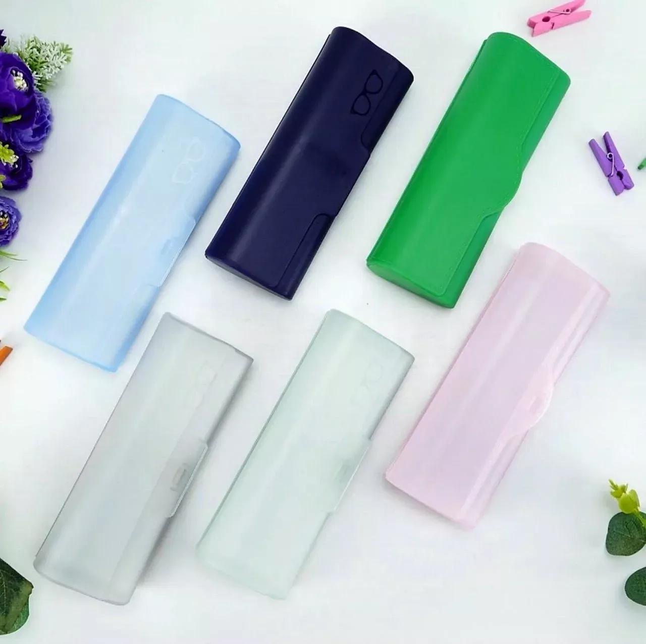 Hộp Đựng Kính Cận Bằng Nhựa Kiểu Vát Chéo Cực Đẹp Chất Liệu Nhựa Cứng Đẹp Kèm Khăn Lau Kính Bảo Vệ Hiệu Quả