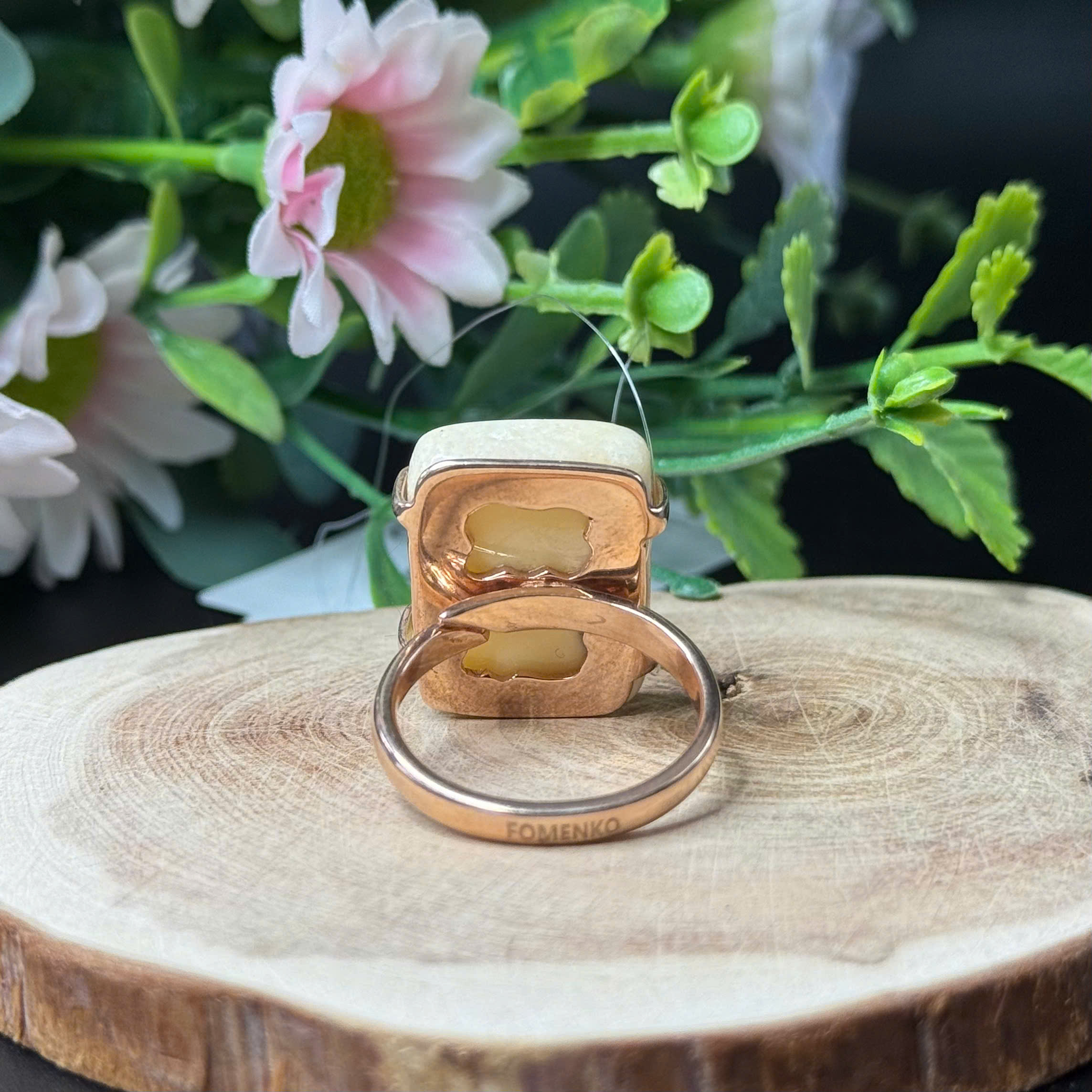 Nhẫn Hổ Phách Hoàng Gia Vàng Bơ Mặt Tứ Phương Khung Bạc Si Vàng - 4868_thumbnail_3