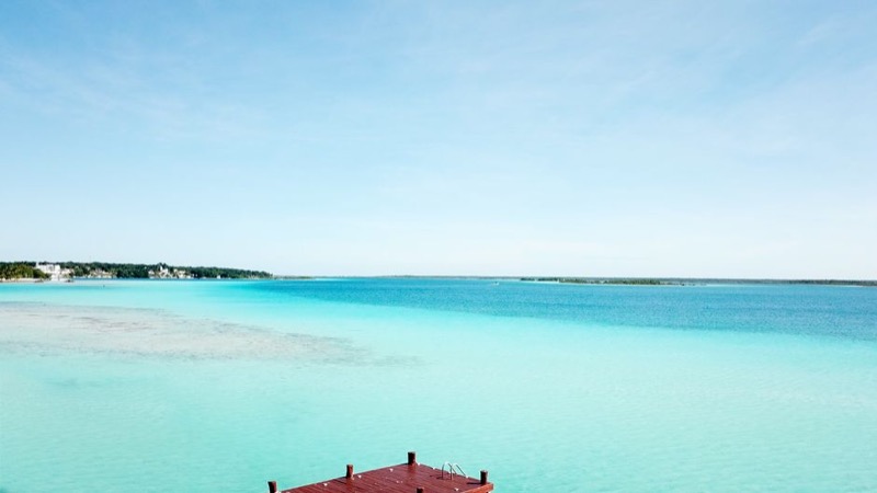 Laguna turquesa en el Caribe mexicano