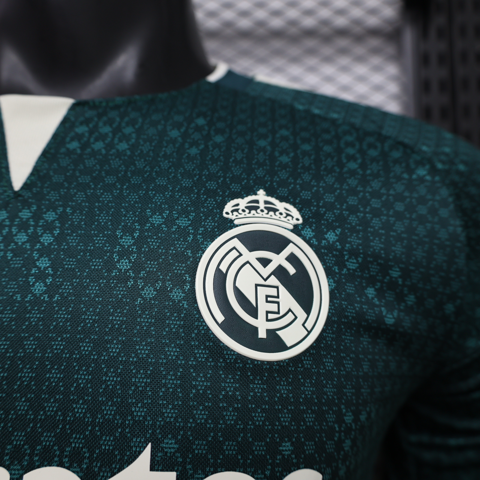 Real Madrid sân khách player dài tay 26-27_thumbnail_3
