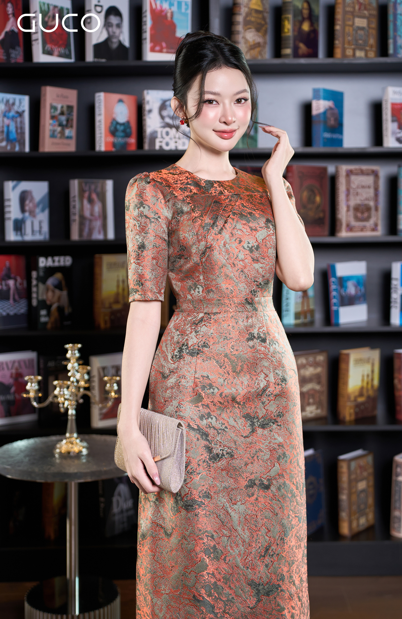 GUCO Đầm Gấm Nâu Họa tiết_thumbnail_3