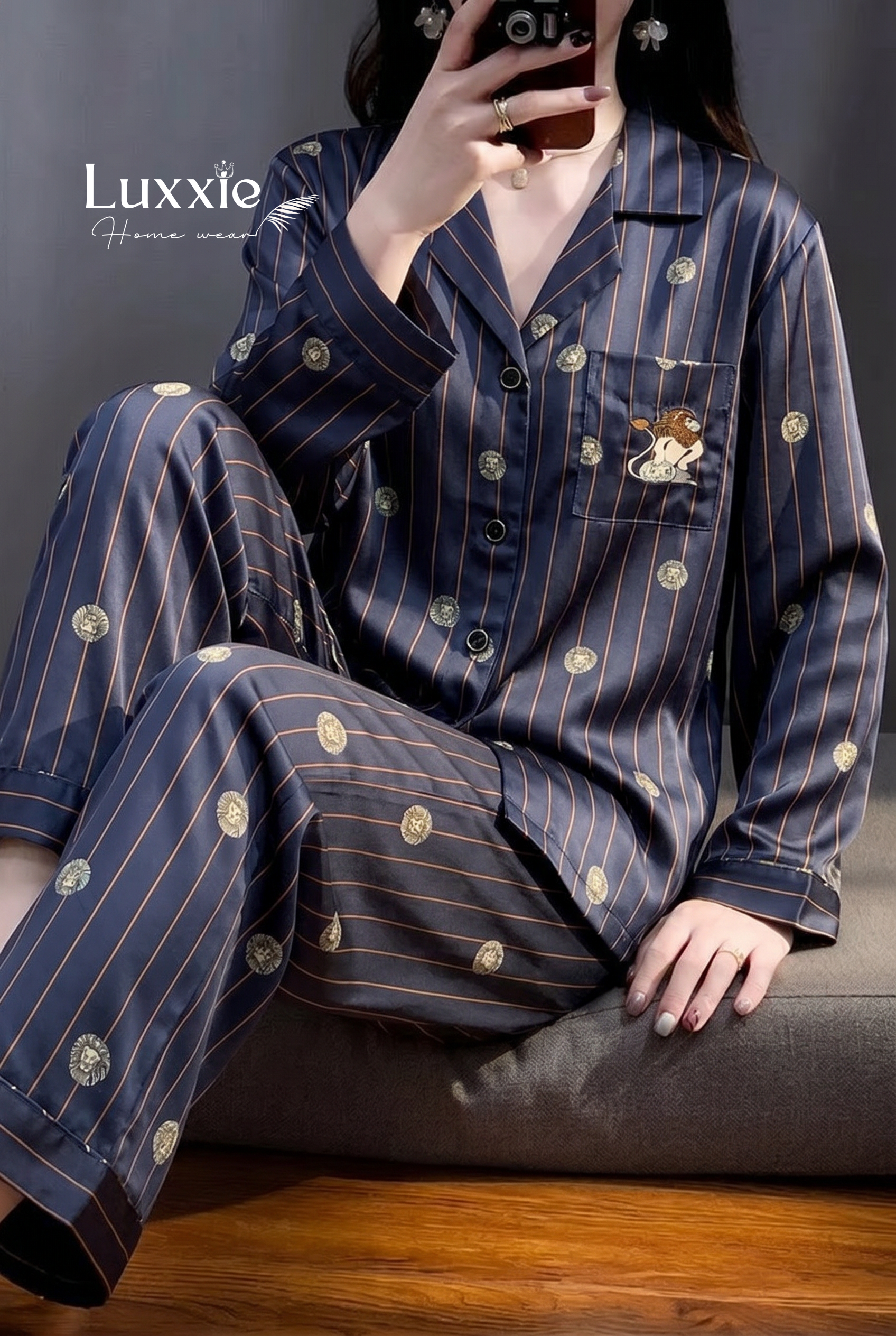 N138 Pijama lụa sọc họa tiết huy hiệu_thumbnail_4