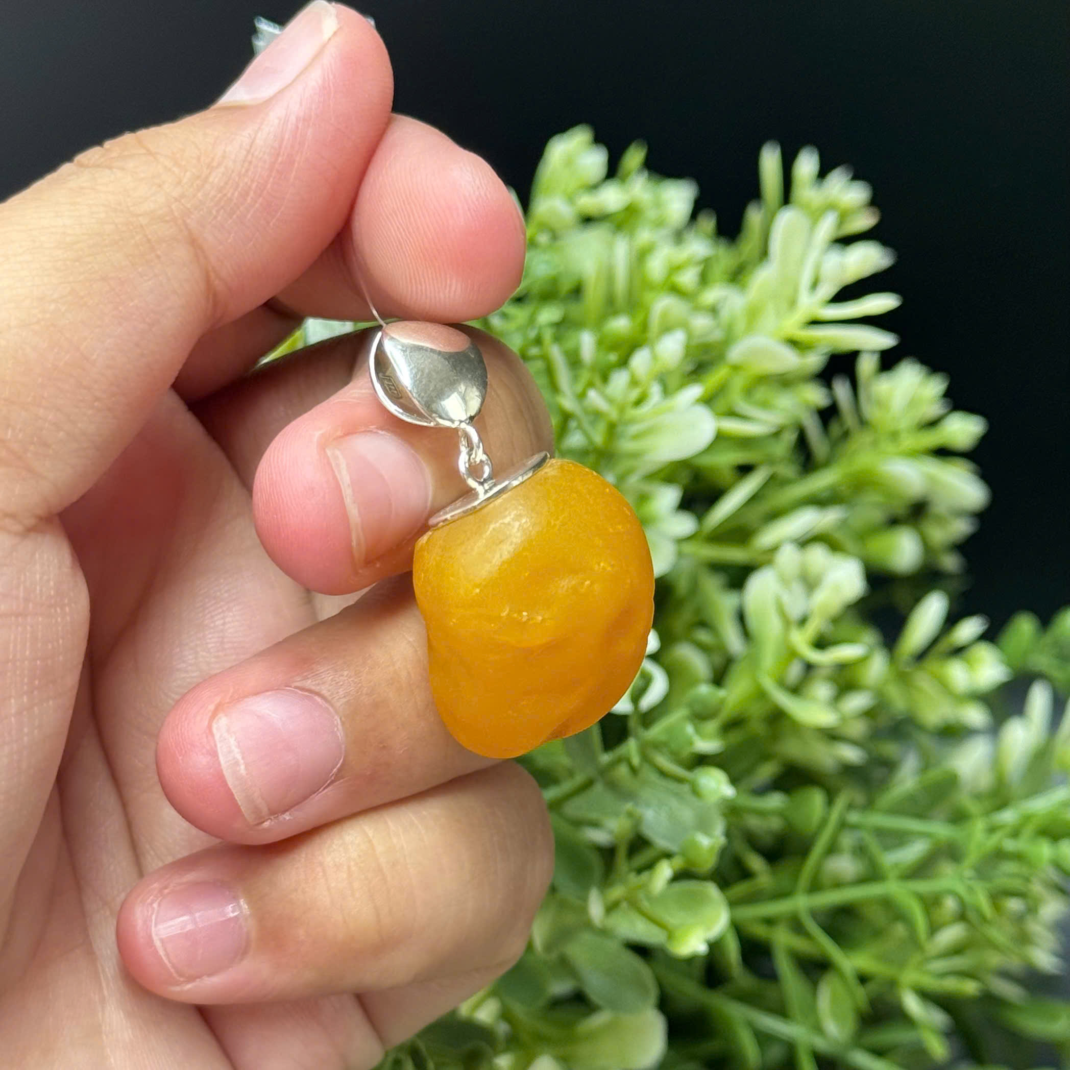 Mặt Dây Hổ Phách Vàng Giọt Nhỏ Chốt Bạc - Mã 8092
