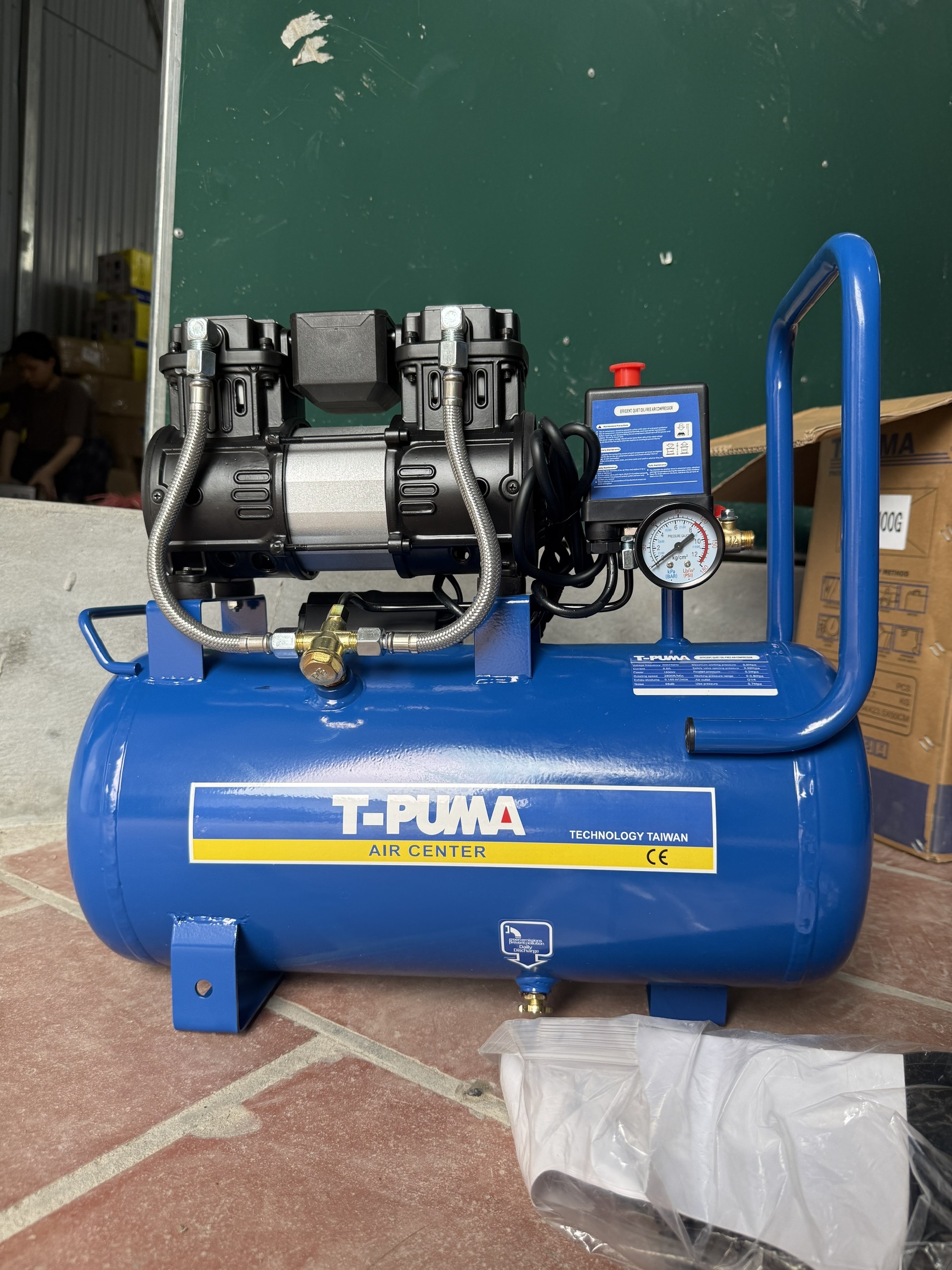 Máy nén khí T-Puma T25 Bình 25 lít- Áp lực khỏe, Nạp đầy bình trong 1 phút - Tặng kèm chạc đội + dây nén khí