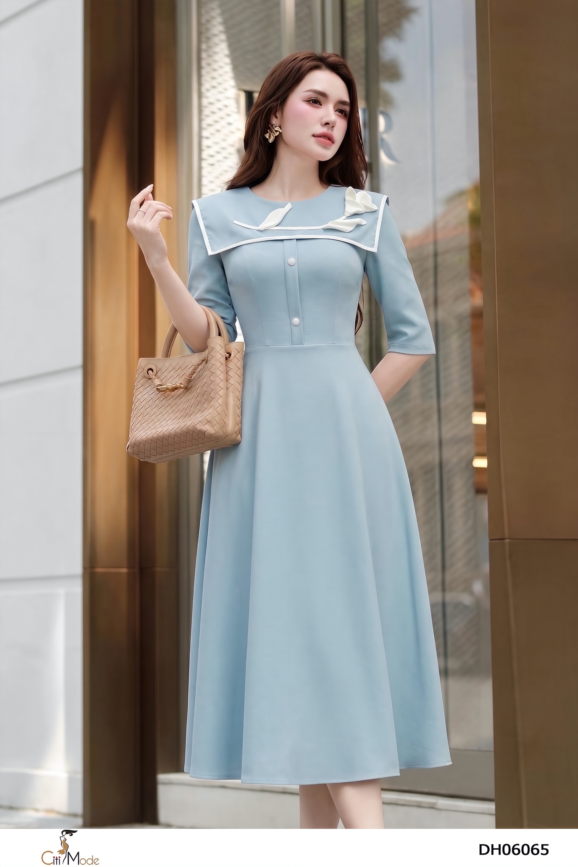 Đầm xòe xanh ngọc vạt cổ đính hoa tay lỡ