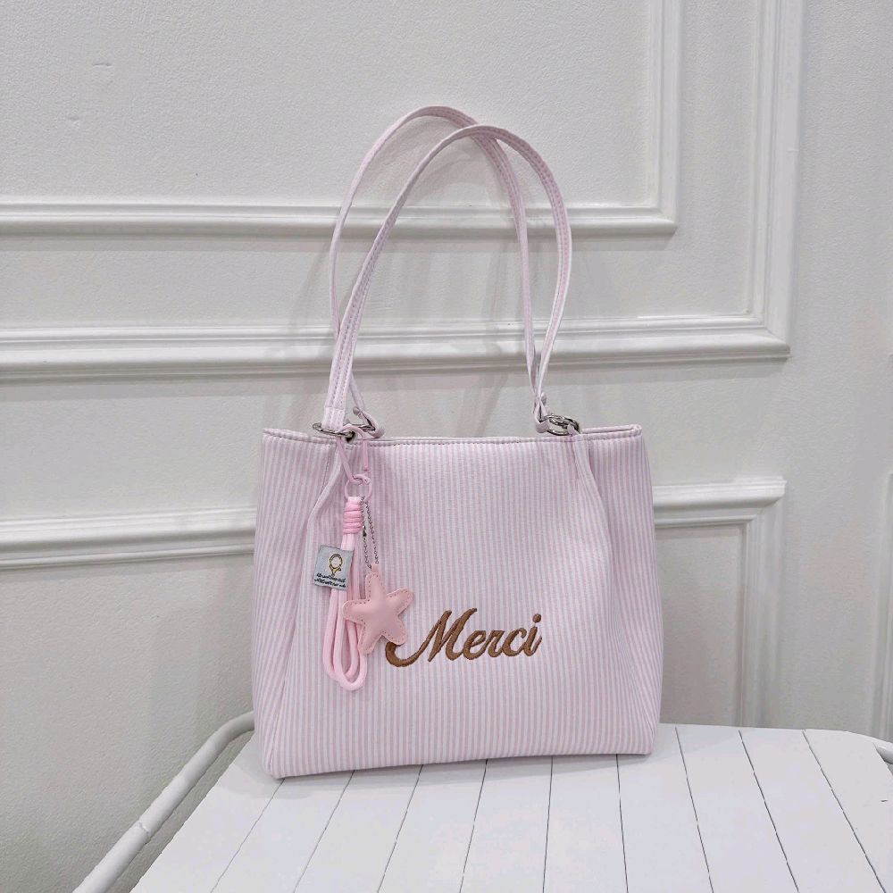 (Tặng 1 Móc Treo Bất Kỳ) Túi Tote Thời Trang Với Thiết Kế Đa Màu Sắc Và Chi Tiết "Merci" Dễ Thương CUN419