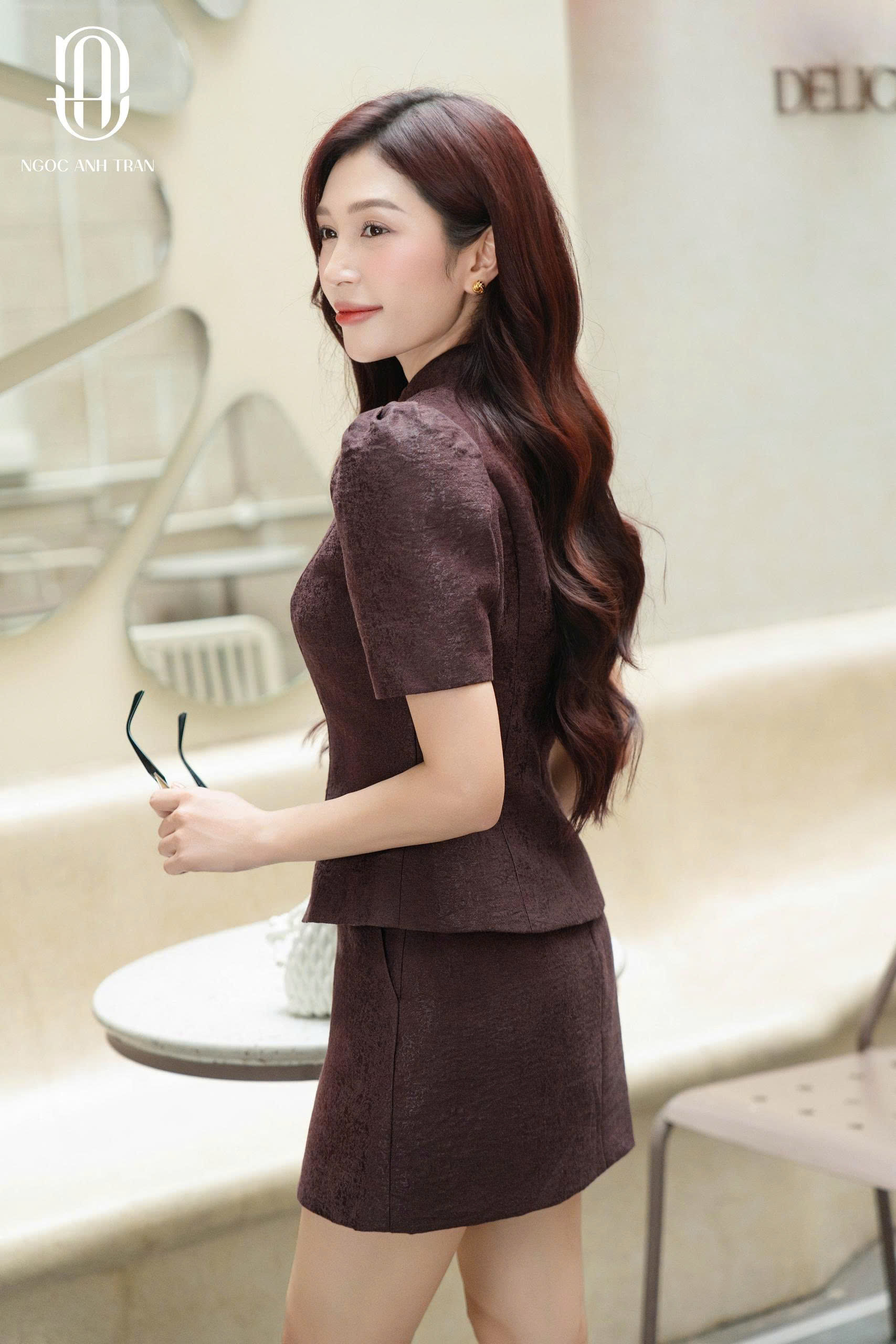 V087 Red - Áo gấm cổ tàu tay bồng đỏ_thumbnail_2