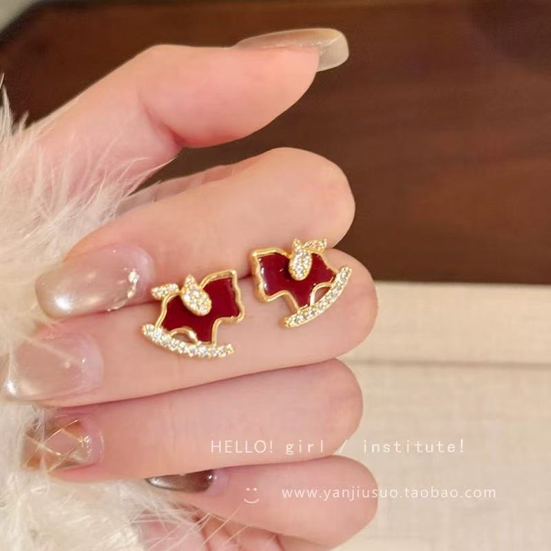 Dây chuyền mặt hình ngựa bập bênh phong cách retro sang trọng - Thiết kế tinh tế, đơn giản và thanh lịch, dây chuyền hình ngựa bập bênh thời trang