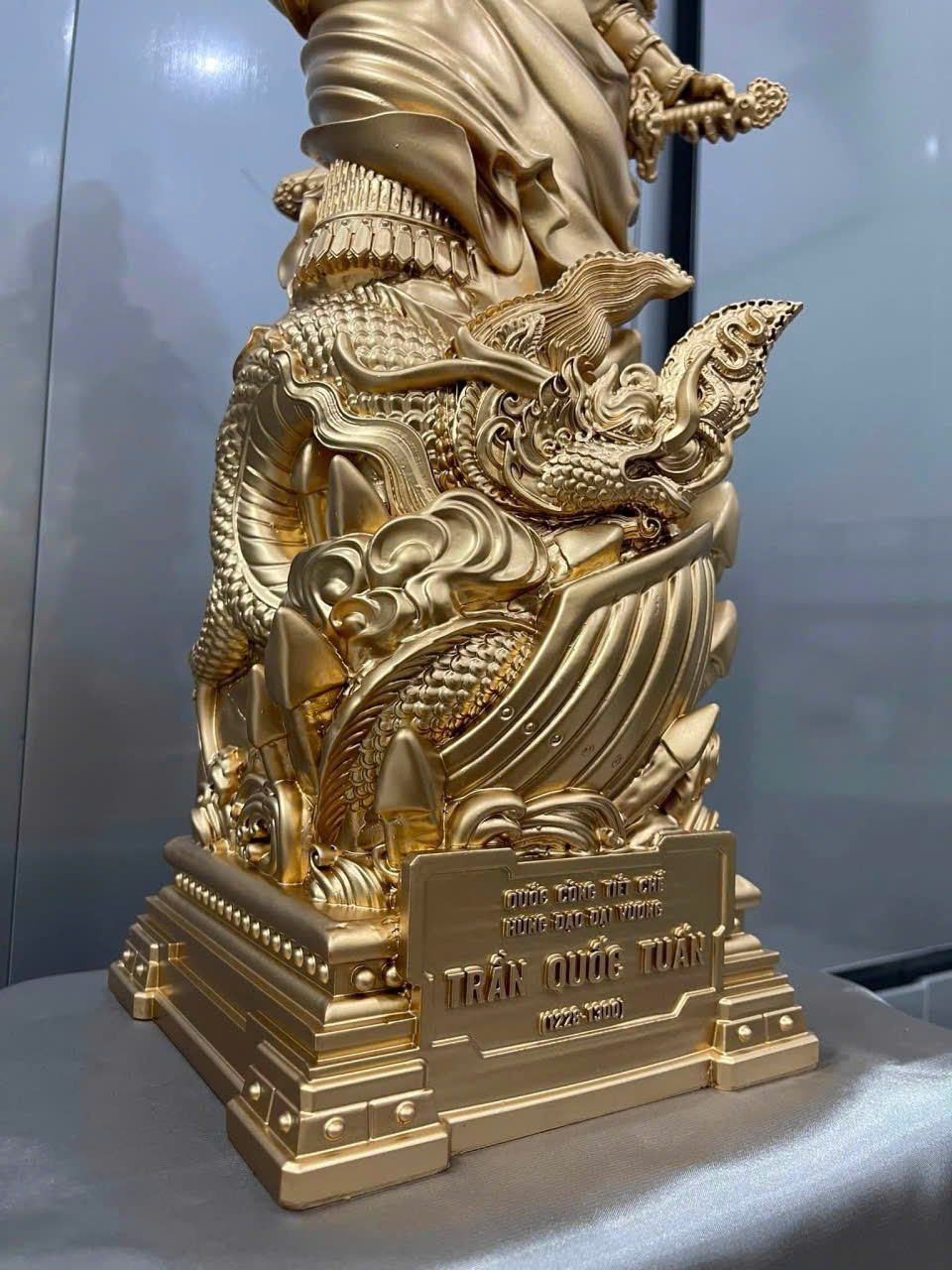 Tượng Hưng Đạo Đại Vương Trần Quốc Tuấn Màu Vàng Cao 42cm_thumbnail_5