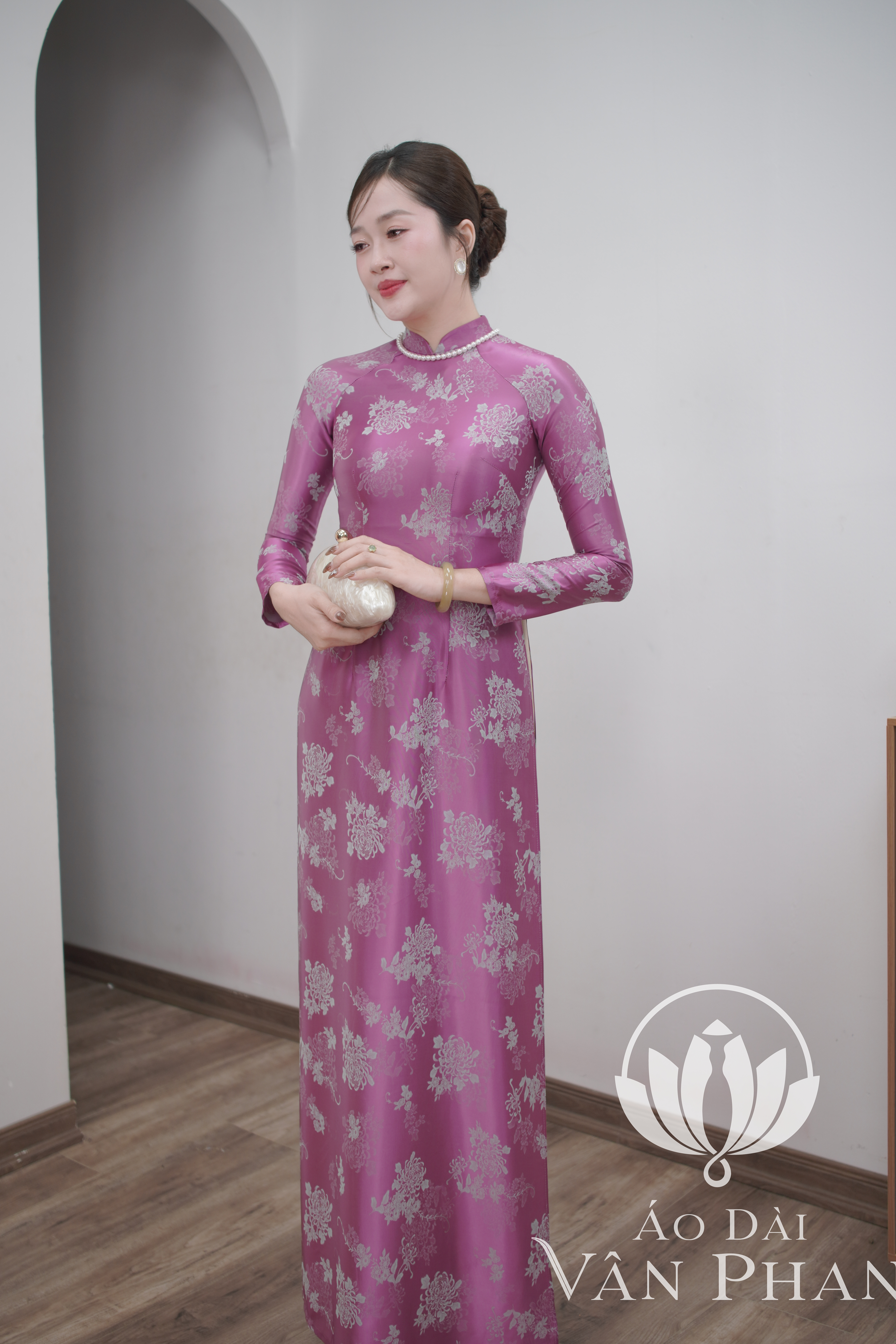 A3243 áo dài cổ 3p tay dài truyền thống gấm cúc hồng đậm_thumbnail_3