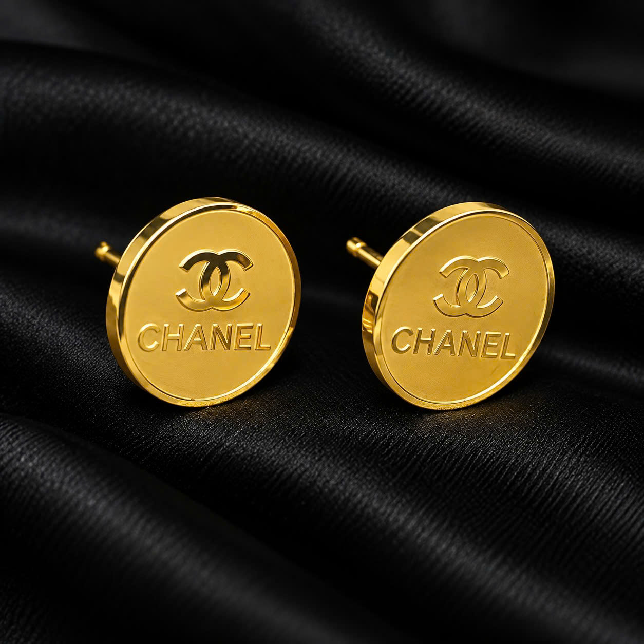 khuyên kiểu cặp vàng tròn khắc CHANEL
