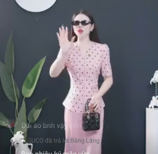 GUCO Áo Cổ V Hồng Chấm Bi Nút Bọc