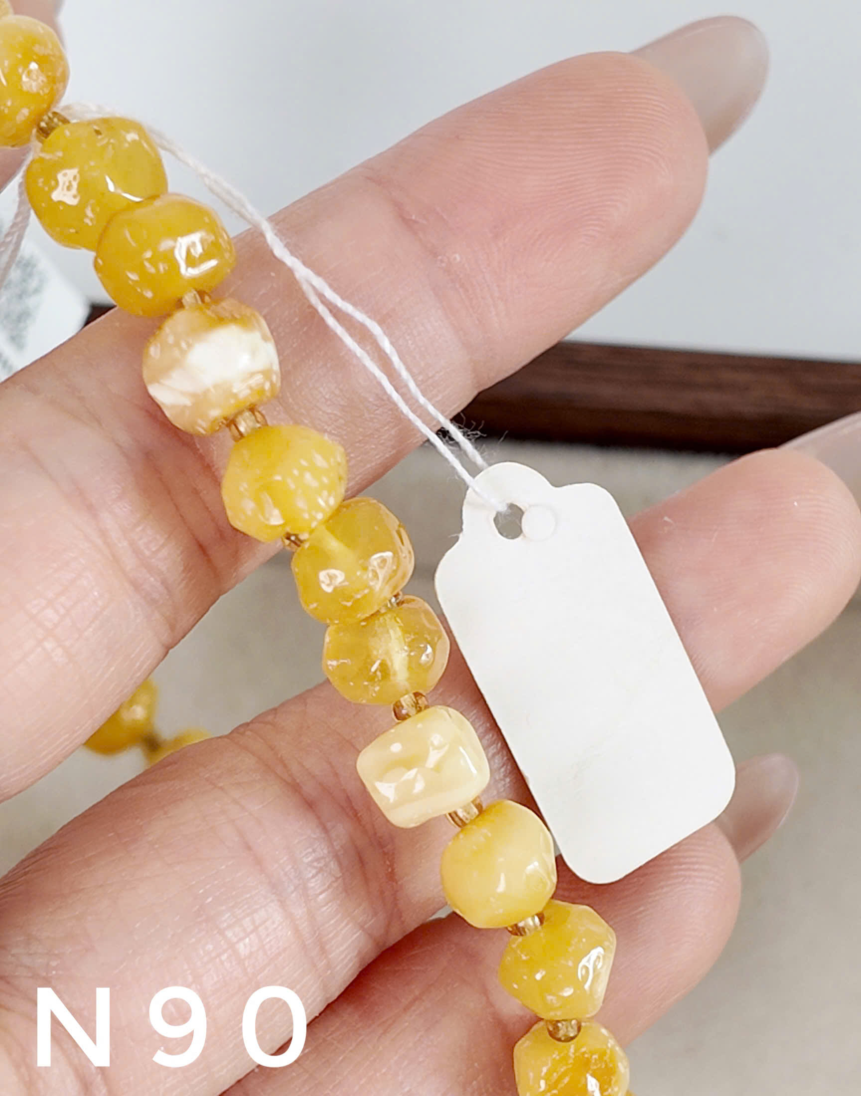 Lắc Chân Hổ Phách Mật Bạch Hạt Tự Nhiên– N90