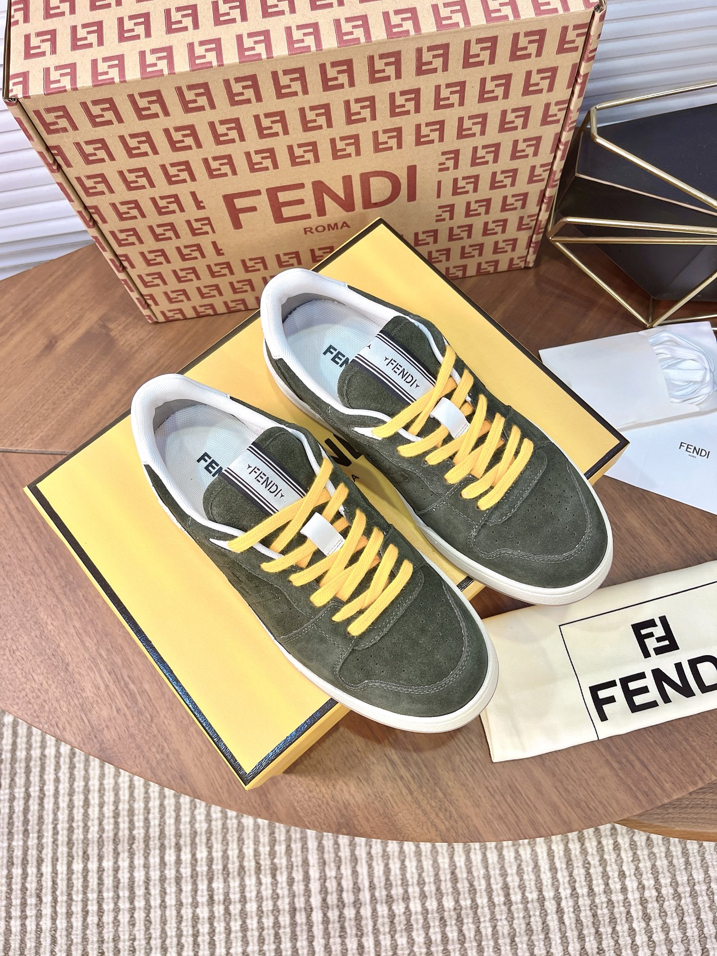 Giày Fendi