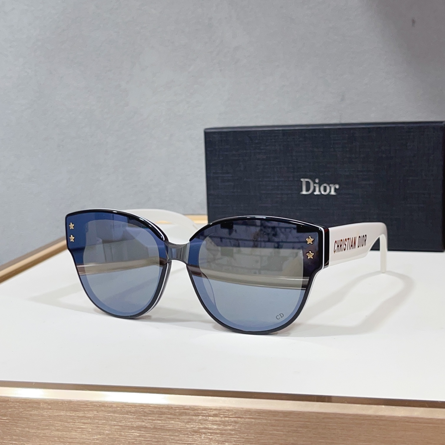 Kính dior_thumbnail_3