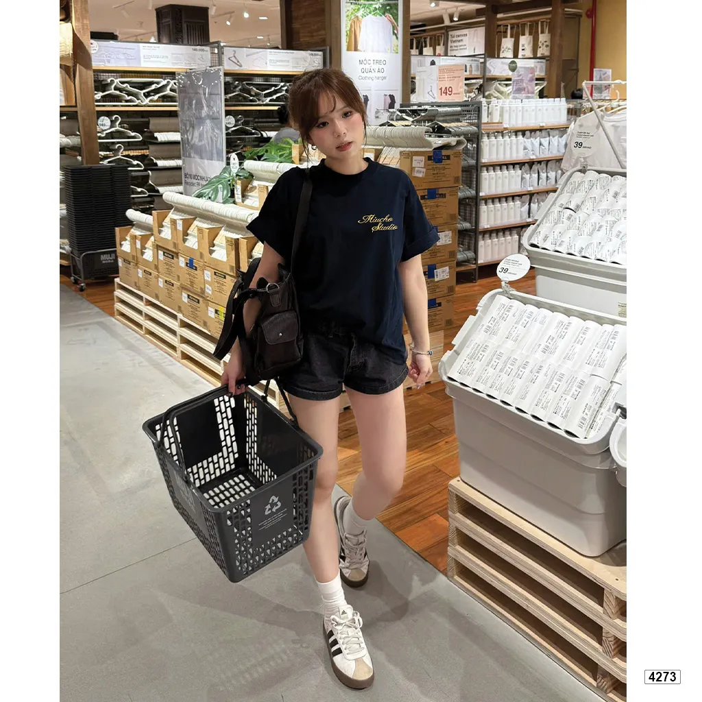 Áo thun form boxy in chữ nghệ thuật Miucho 4273_thumbnail_2