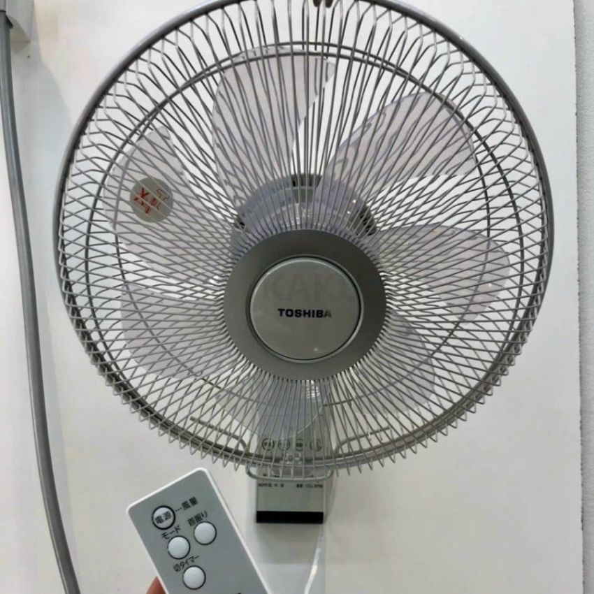 Quạt treo tường Toshiba TF-30RK26-H 7 cánh 4 tốc độ gió (Mới 100%) - Tặng kèm đổi nguồn 220V gắn trong