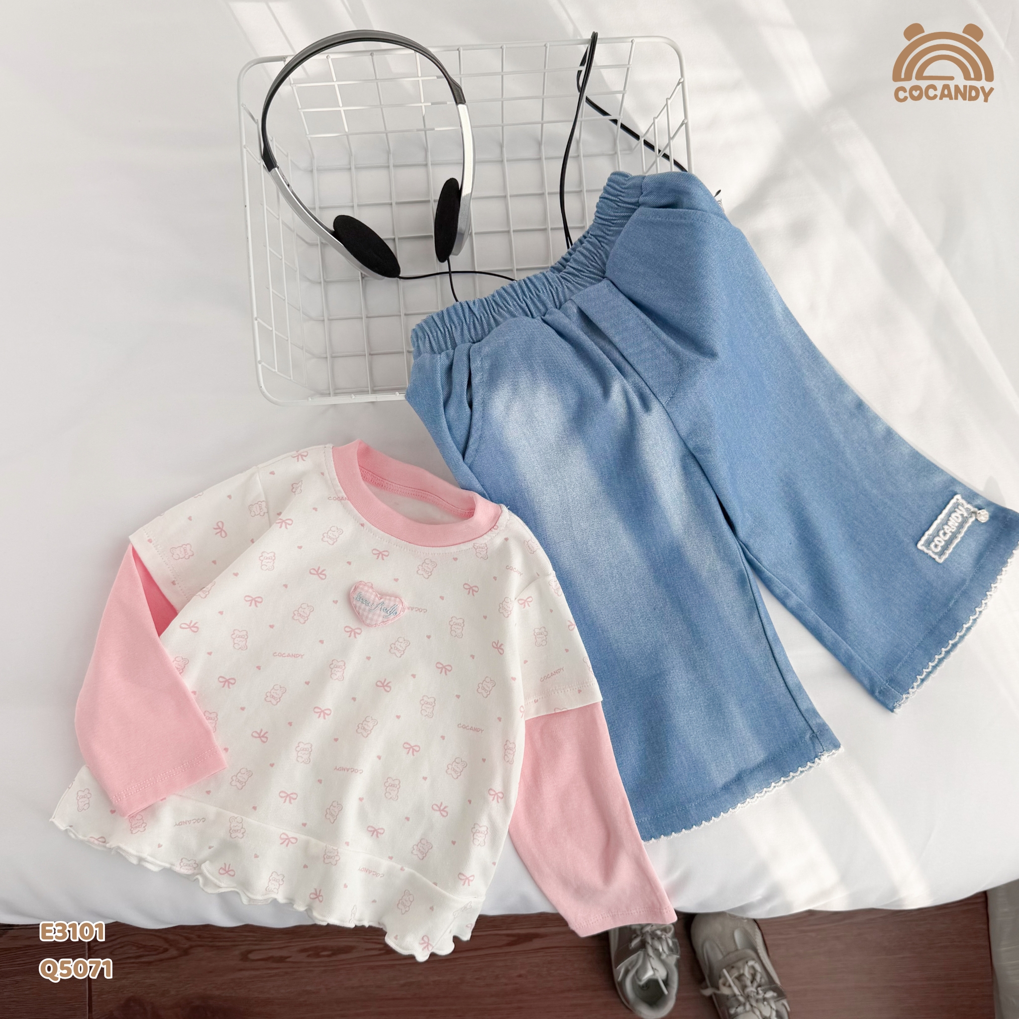 Quần dài XANH jeans ống loe đính tag_thumbnail_1