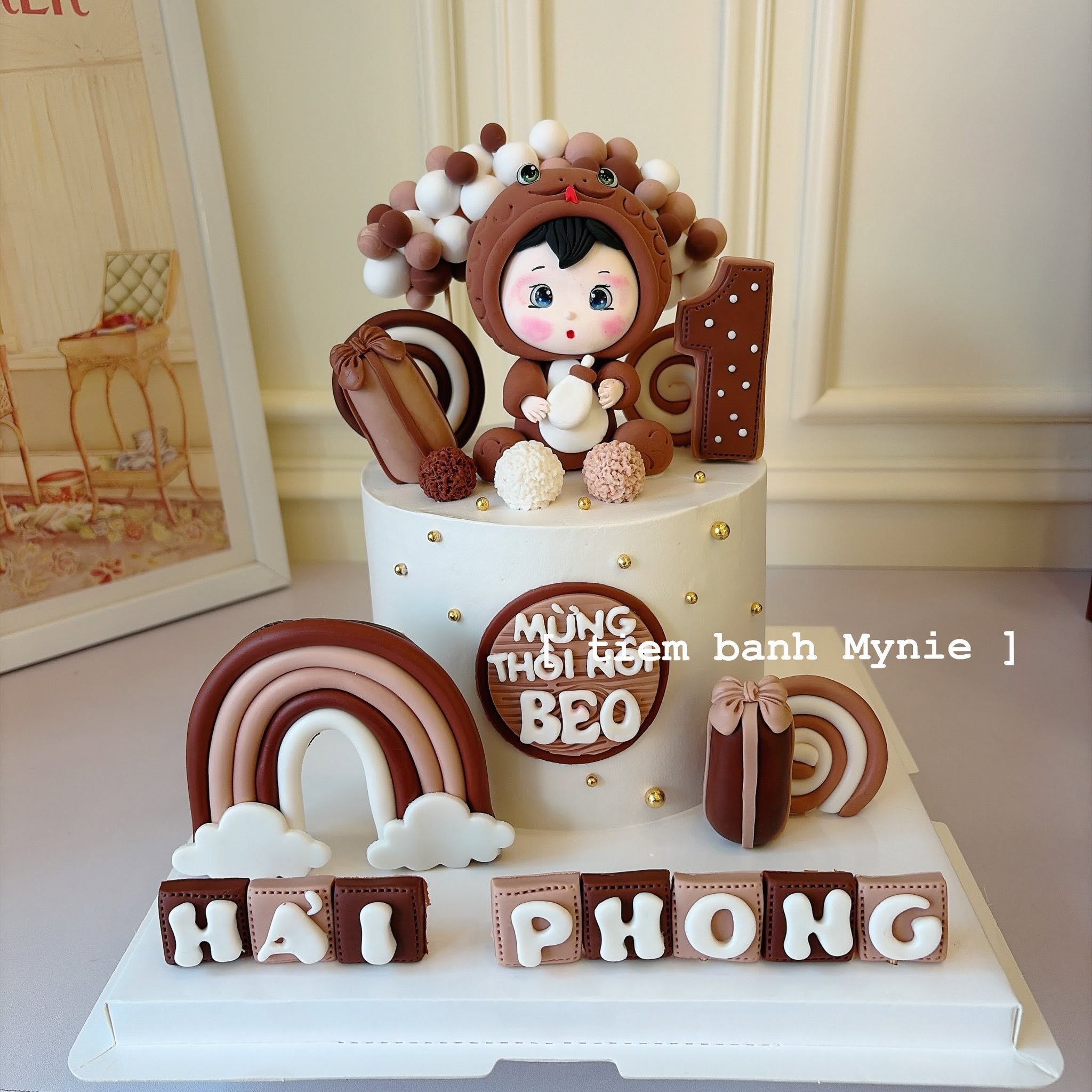 Bánh cho bé trai tone nâu