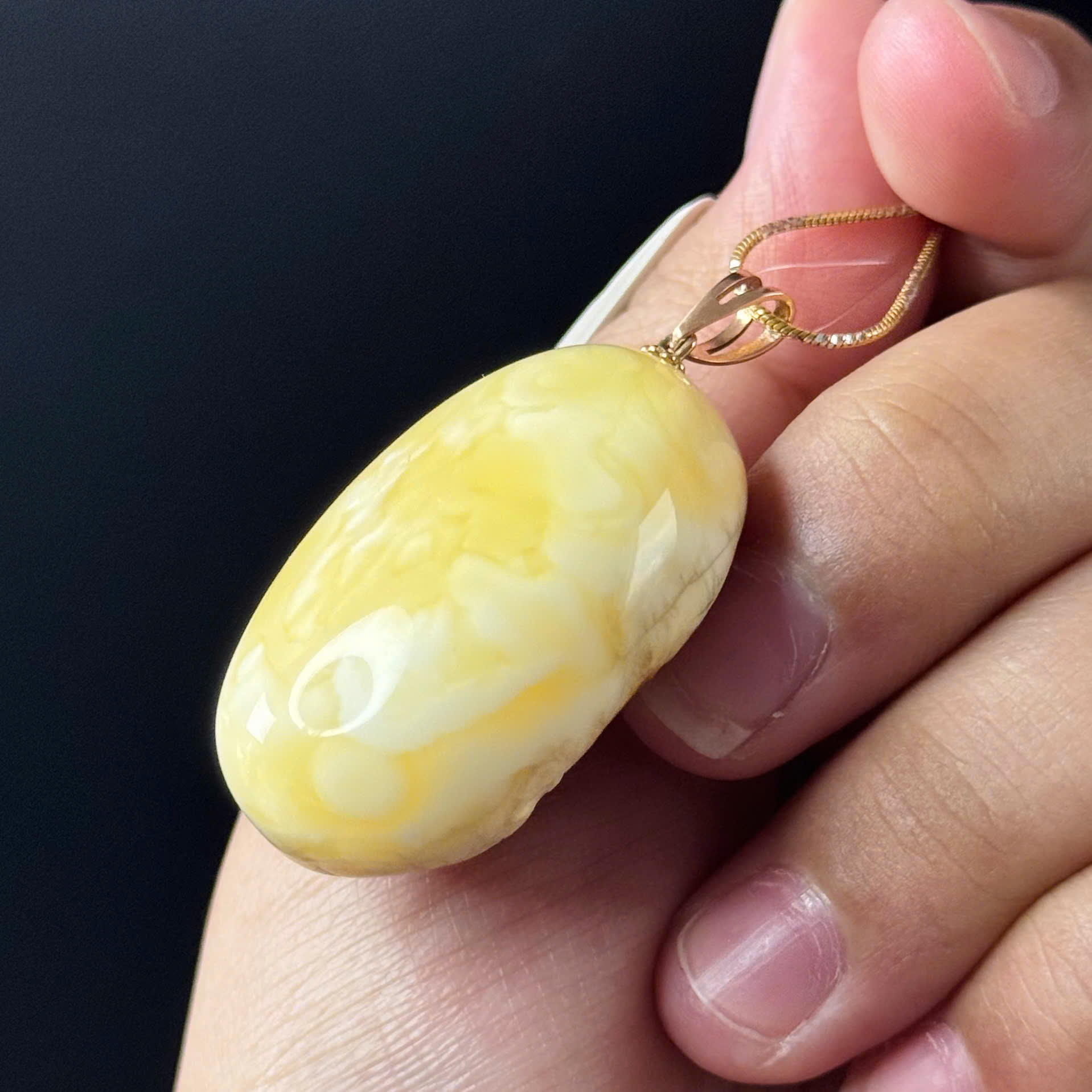 Mặt Dây Chuyền Hổ Phách Hoàng Gia Mật Bạch Oval Chốt Vàng - Mã 4465_thumbnail_3