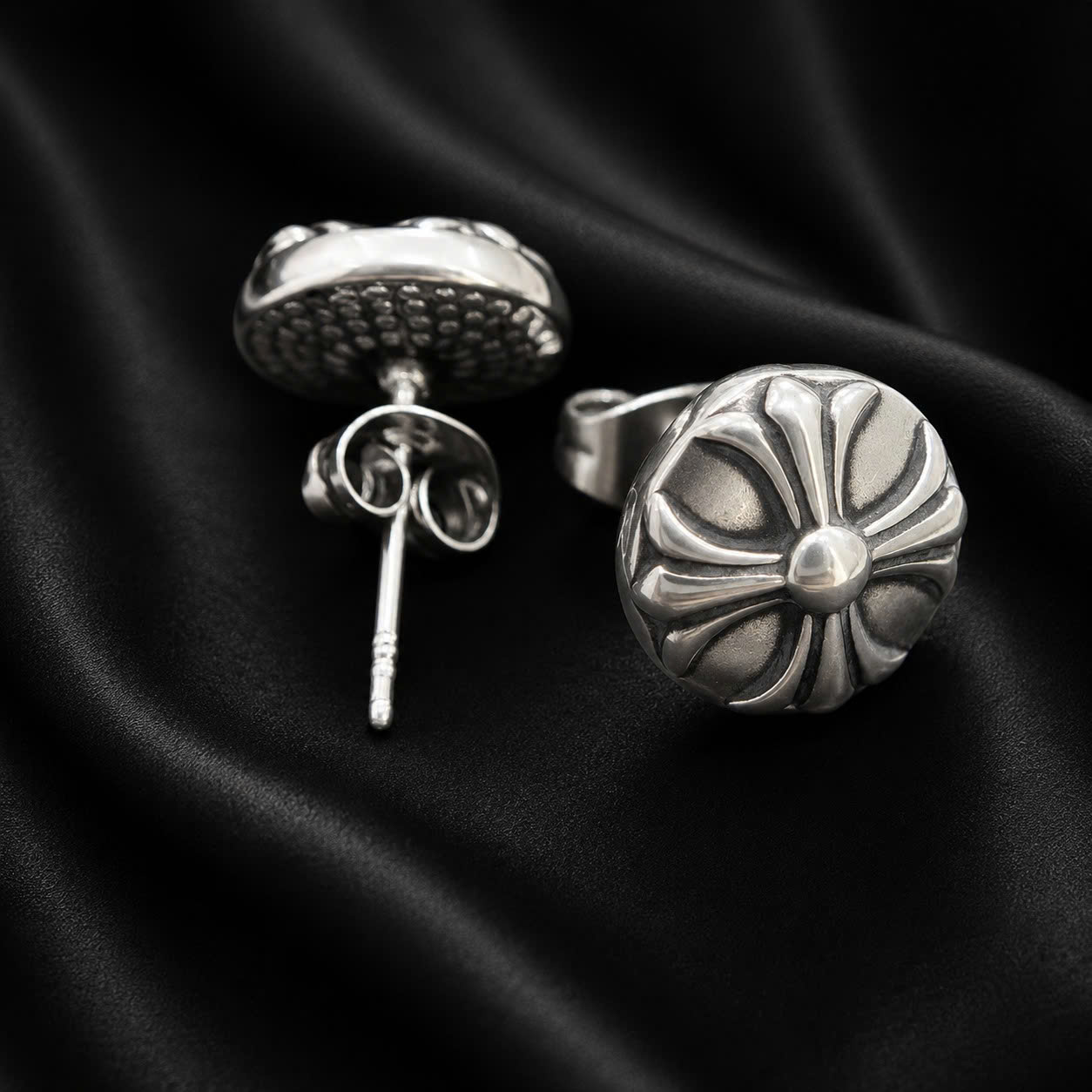 khuyên kiểu chrom heart tròn