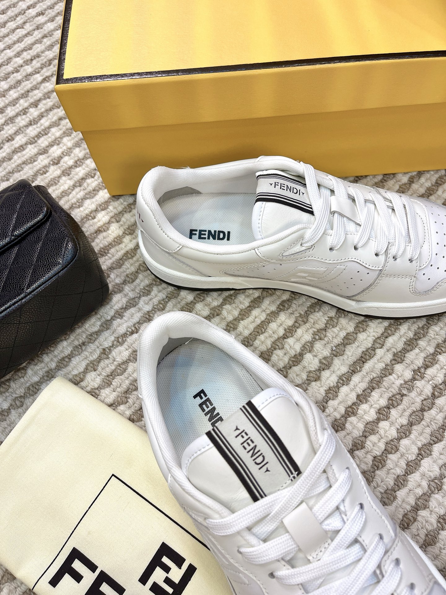 Giày Fendi