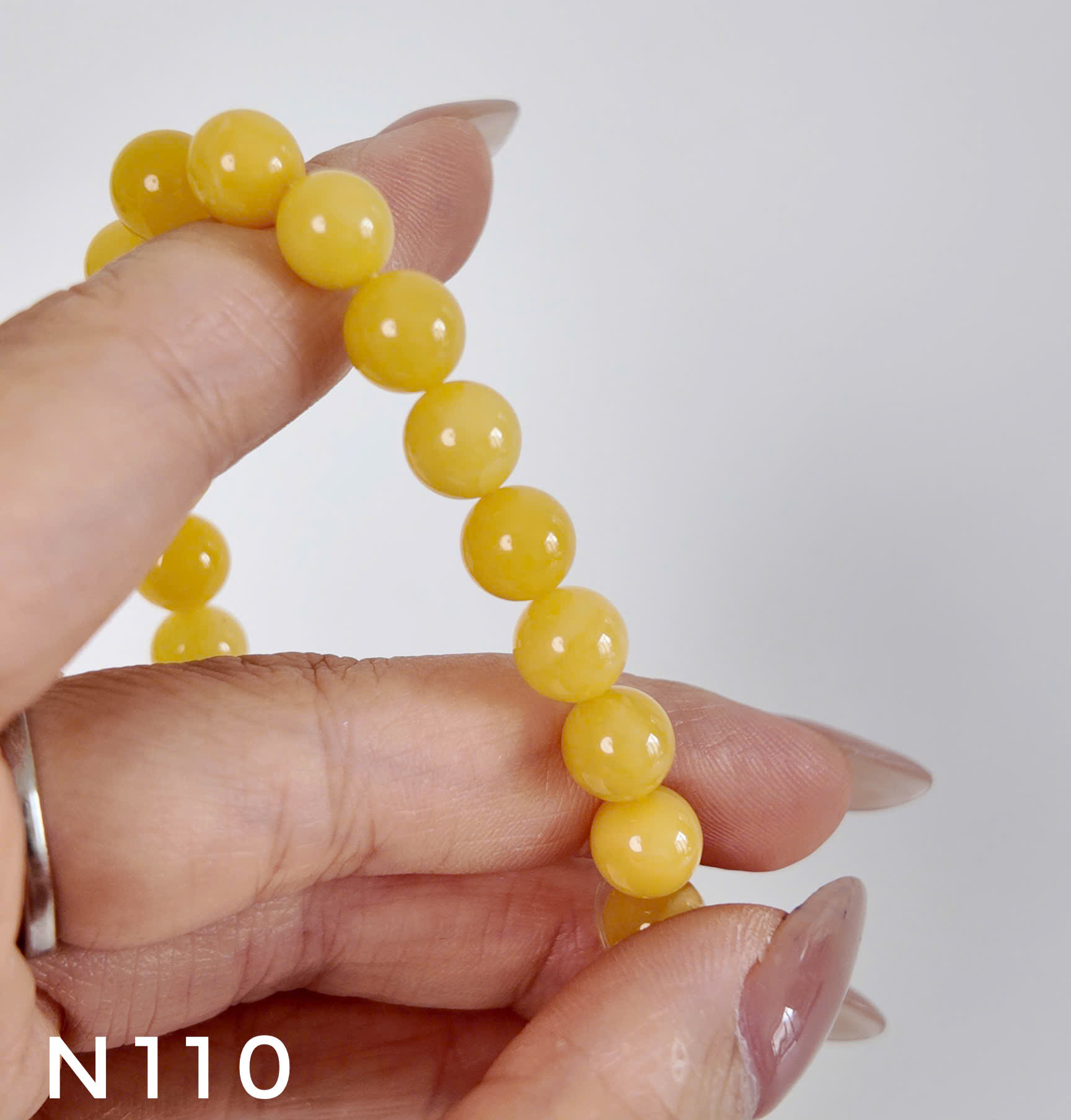 Vòng Tay Hổ Phách Hoàng Gia Vân Sữa Hạt Tròn – N110_thumbnail_3