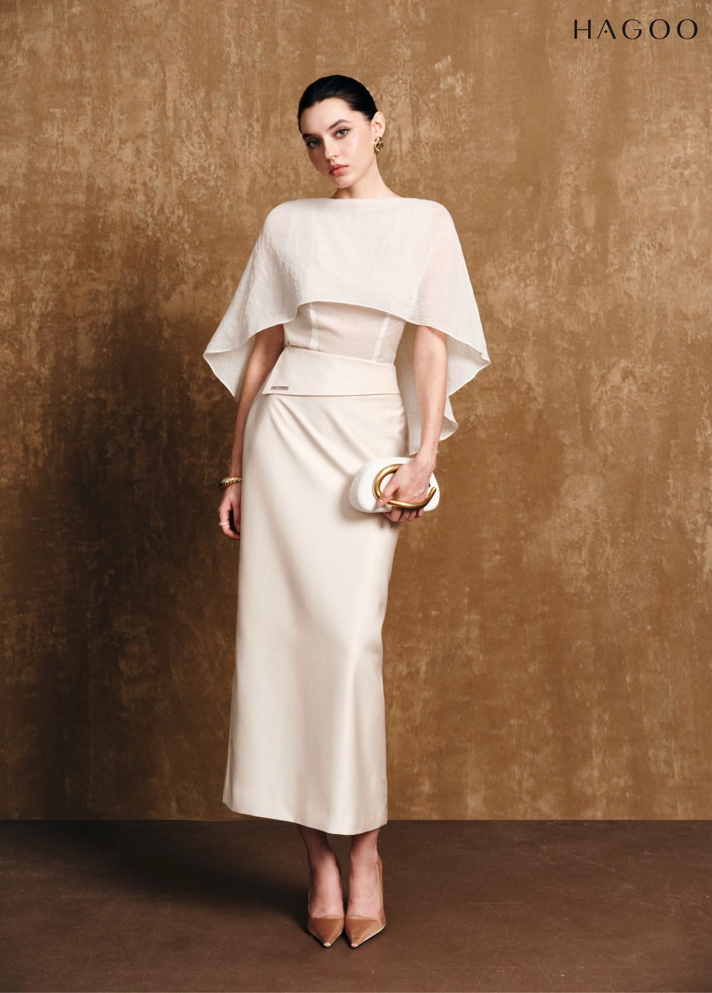 HAGOO sleeveless silk cape