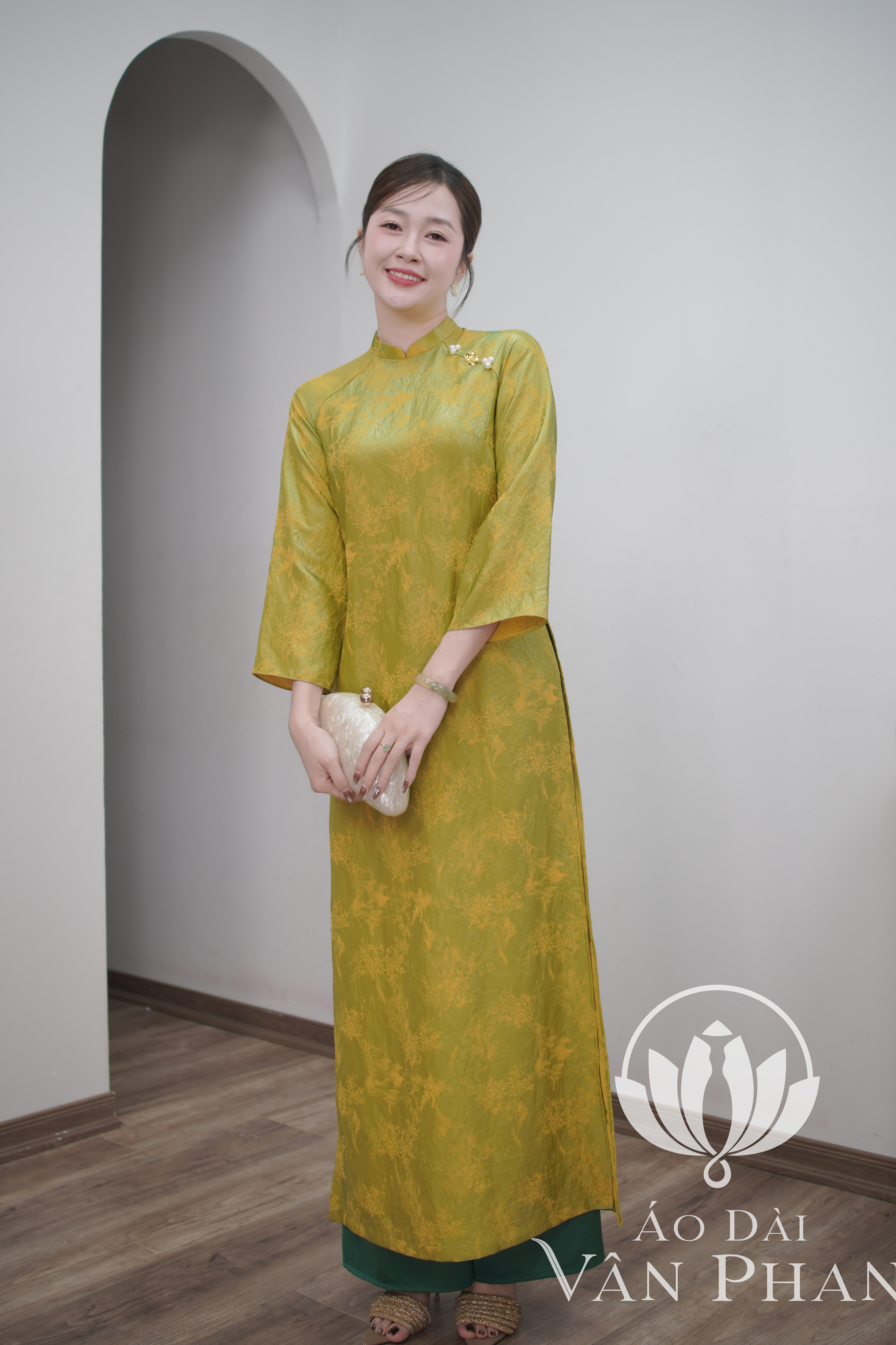 CT333 áo dài cách Tân 2p tay dài loe toe tằm vàng ánh xanh_thumbnail_2