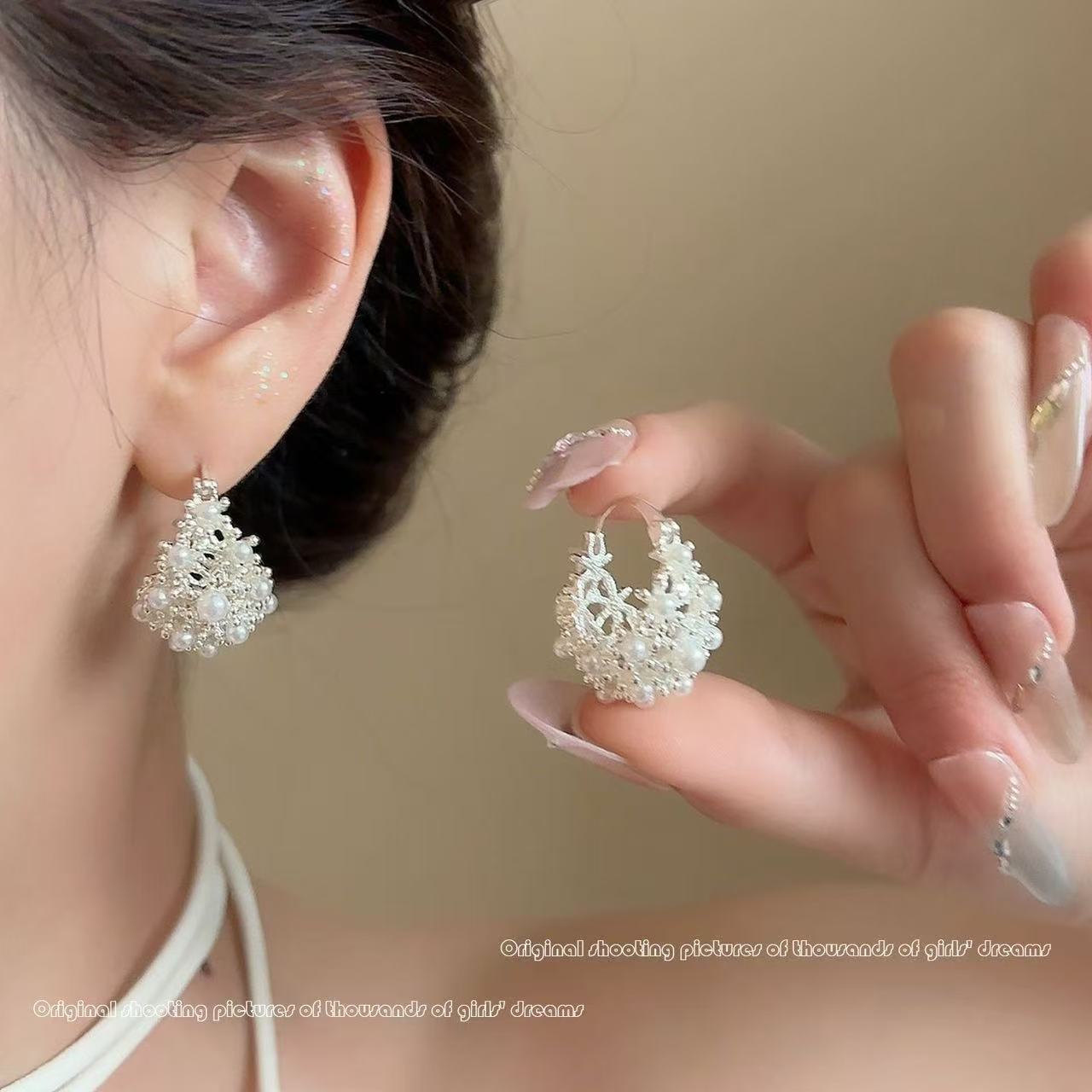 Hoa tai giỏ hoa khoét rỗng ngọc trai siêu ngọt ngào và thanh thoát, thời trang, thanh lịch, tinh tế, độc đáo, tinh tế và đa năng