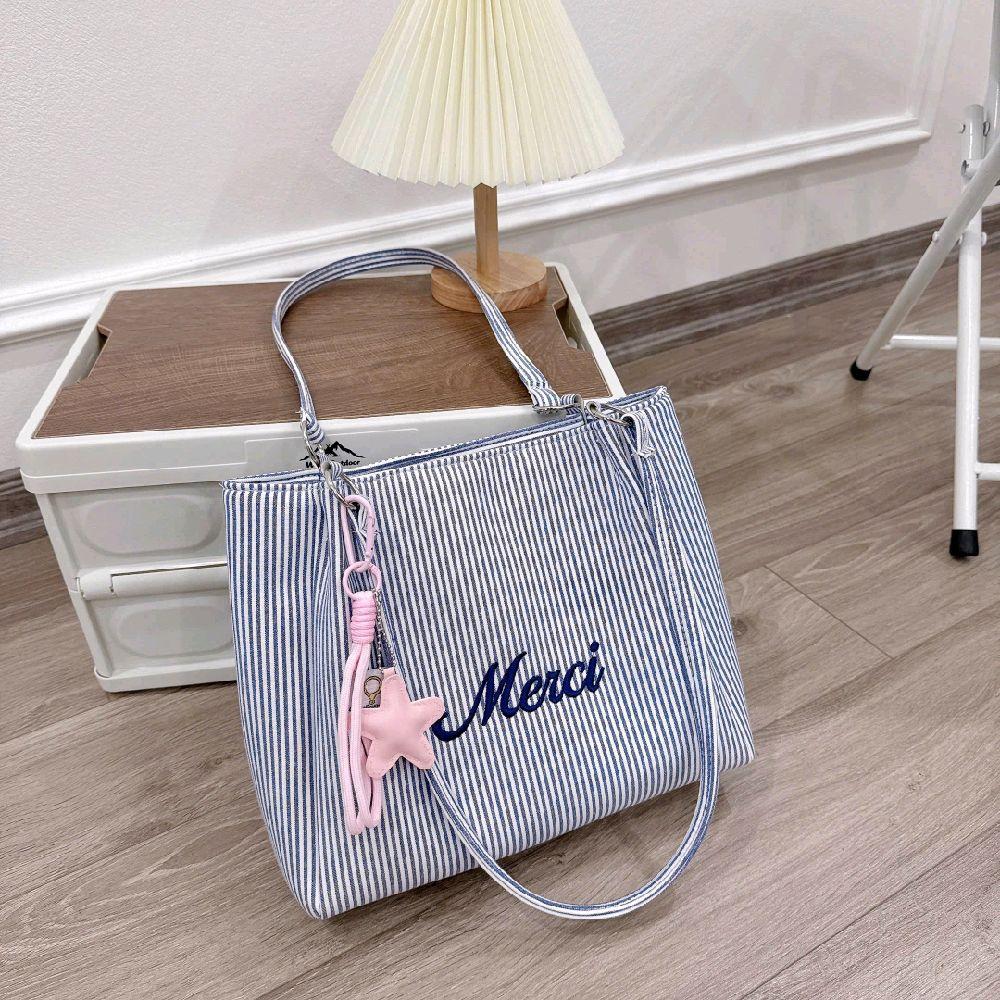 (Tặng 1 Móc Treo Bất Kỳ) Túi Tote Thời Trang Với Thiết Kế Đa Màu Sắc Và Chi Tiết 