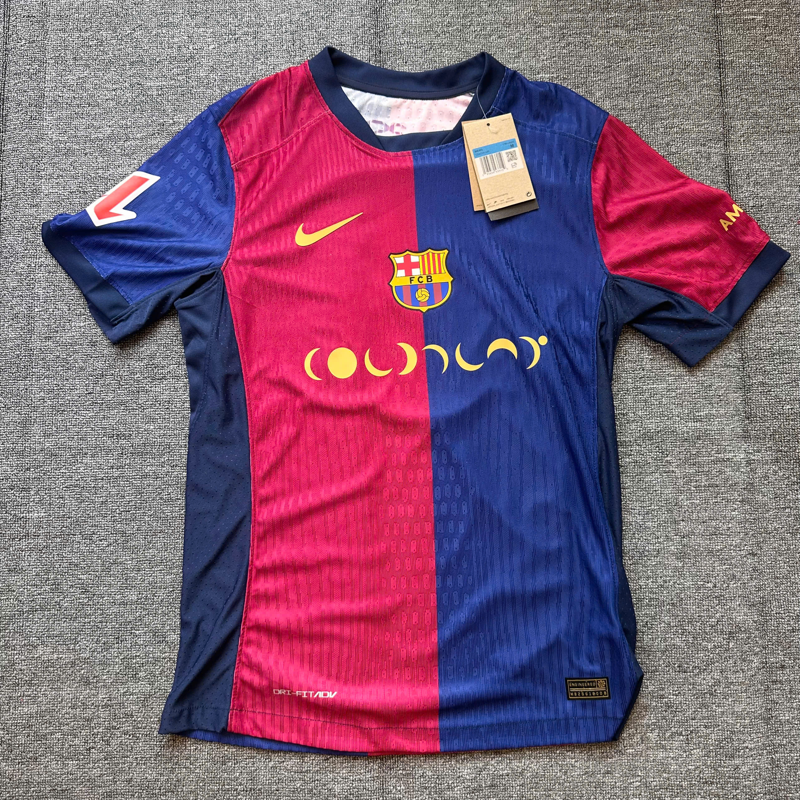 SALE 46 - Size: M