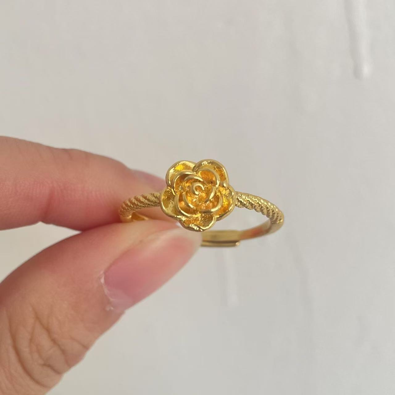 Nhẫn hoa hồng mạ vàng bằng đồng thau dành cho nữ, kiểu dáng giống như ở các cửa hàng vàng, nhẫn hoa giả vàng thời trang phổ biến, nguồn cung cấp sỉ