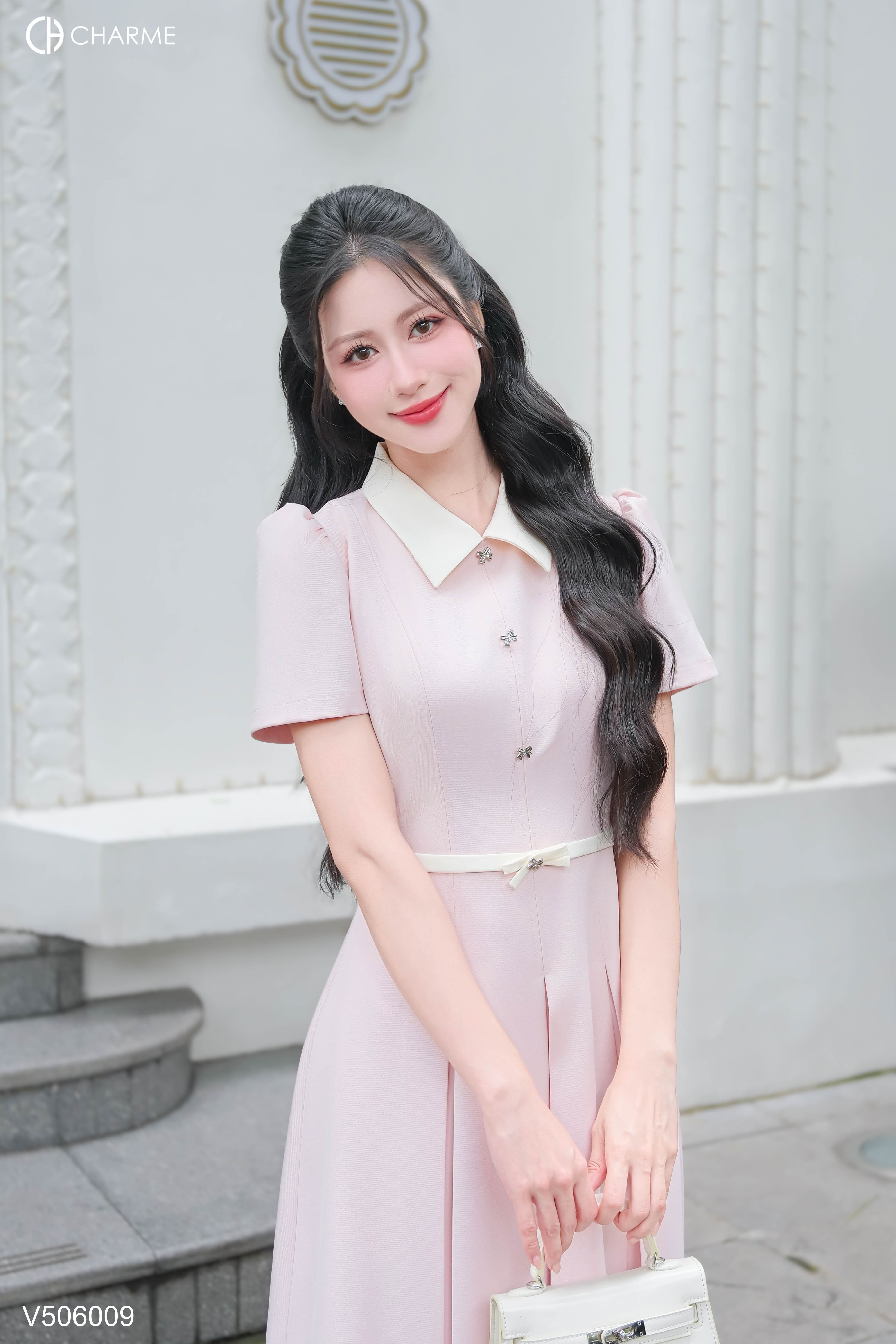 Váy liền phối cổ V nơ eo 506009_thumbnail_8