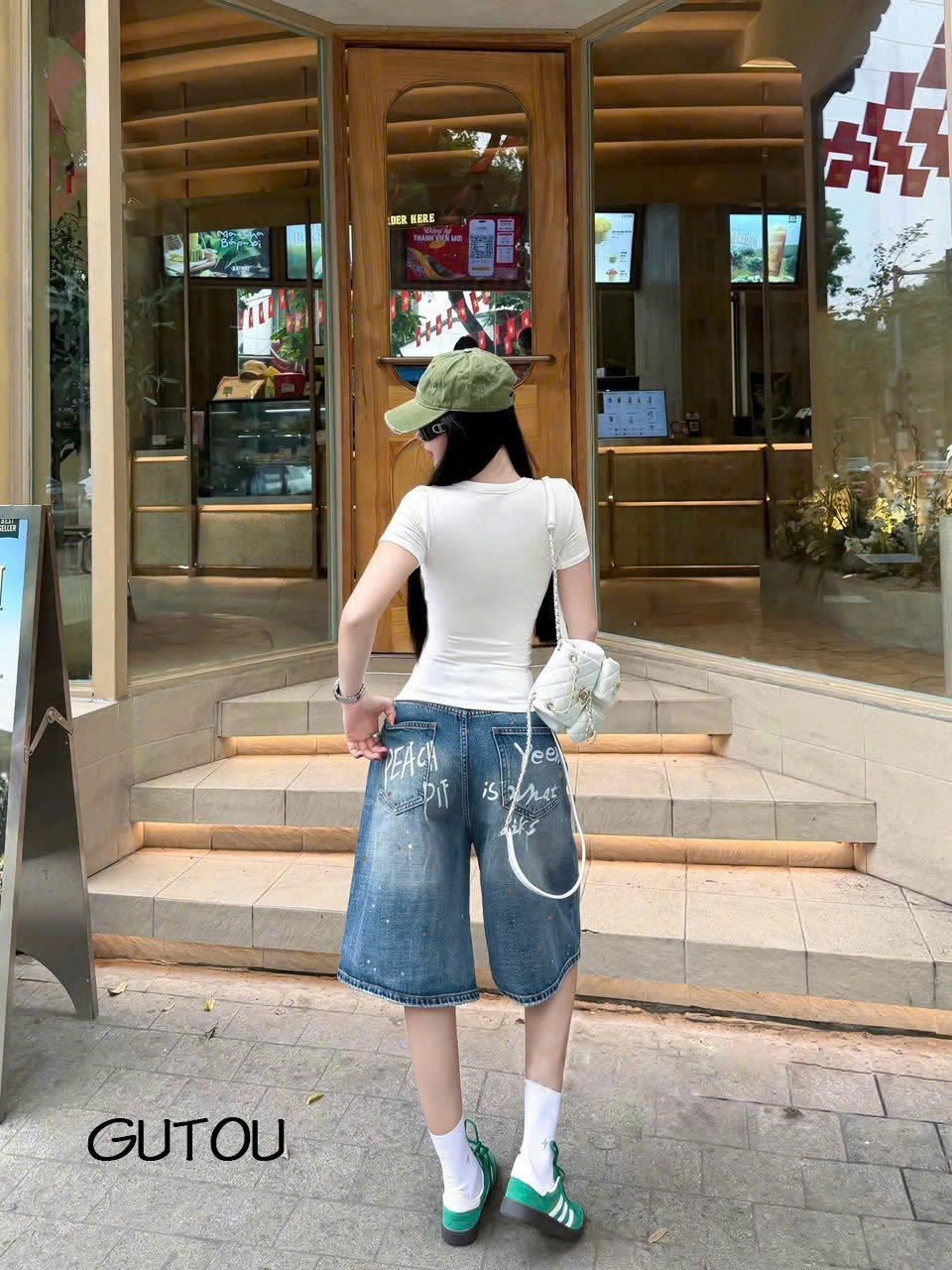 [ GUTOU ] Quần Jean Lửng Wash Xanh Vẩy Sơn Phối Chữ Peach Fit_thumbnail_2