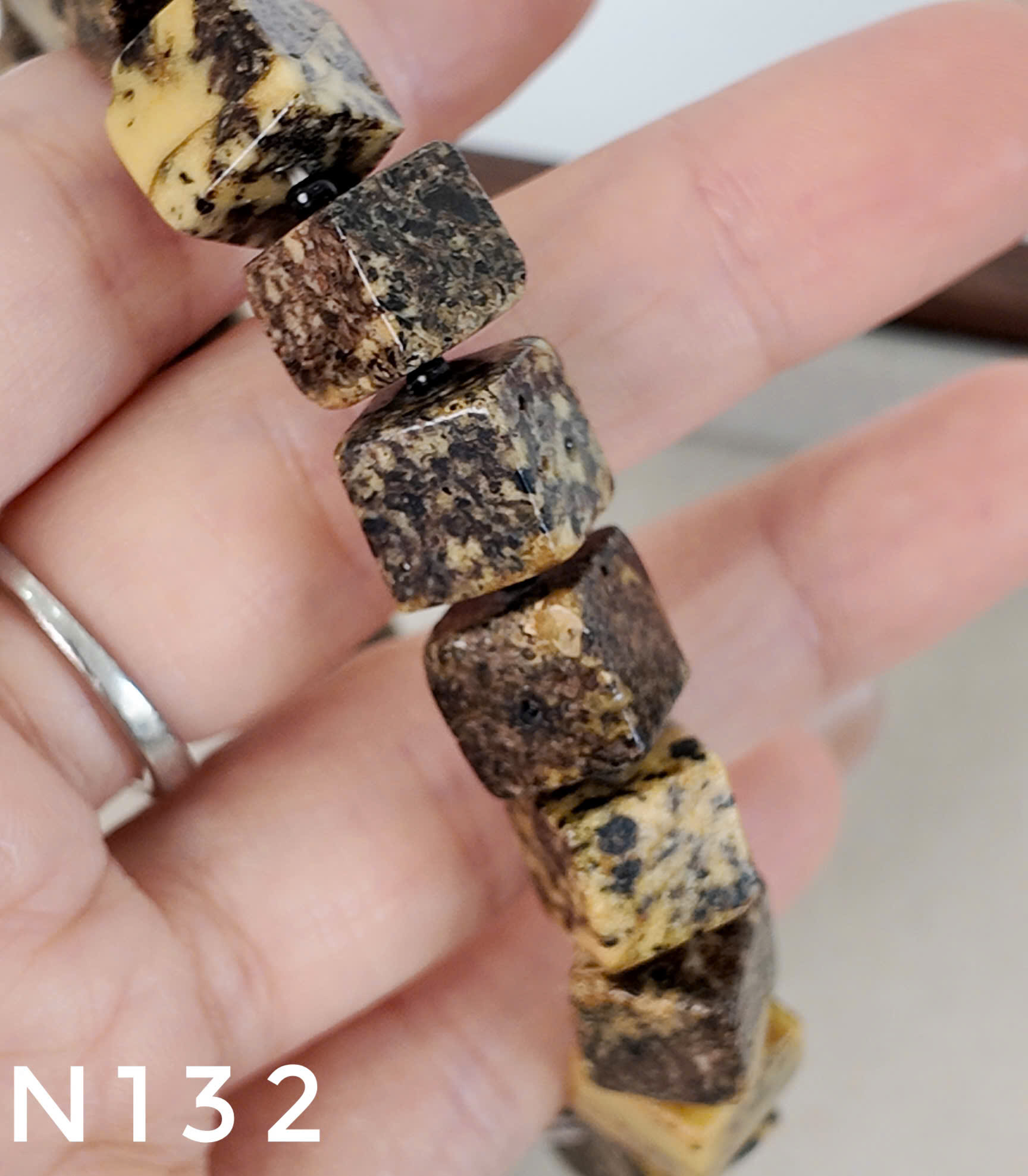 Vòng Tay Hổ Phách Rêu Đầm Lầy Dáng Rubik – N132_thumbnail_4