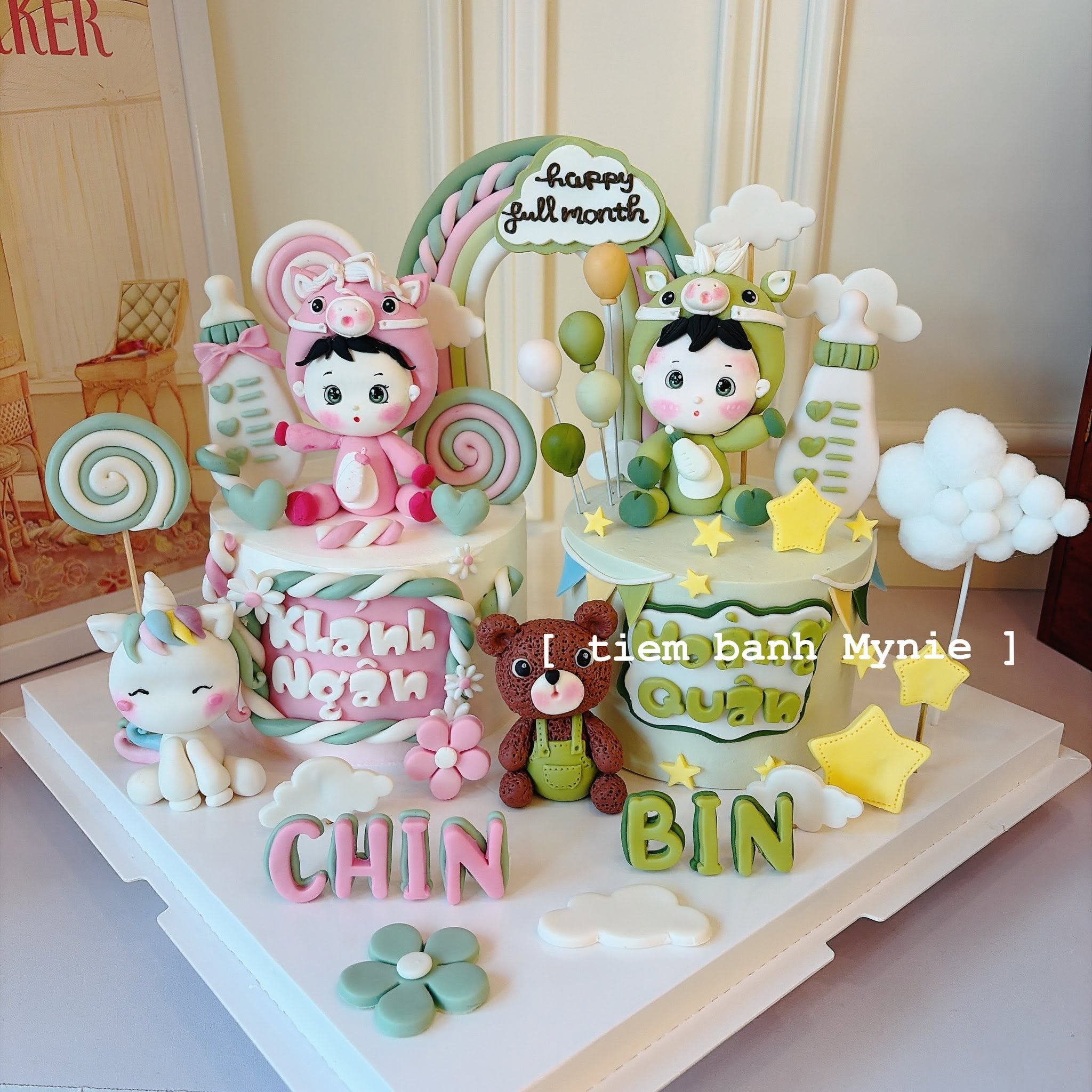 Bánh cho 2 bé trai gái tone hồng mix xanh lá