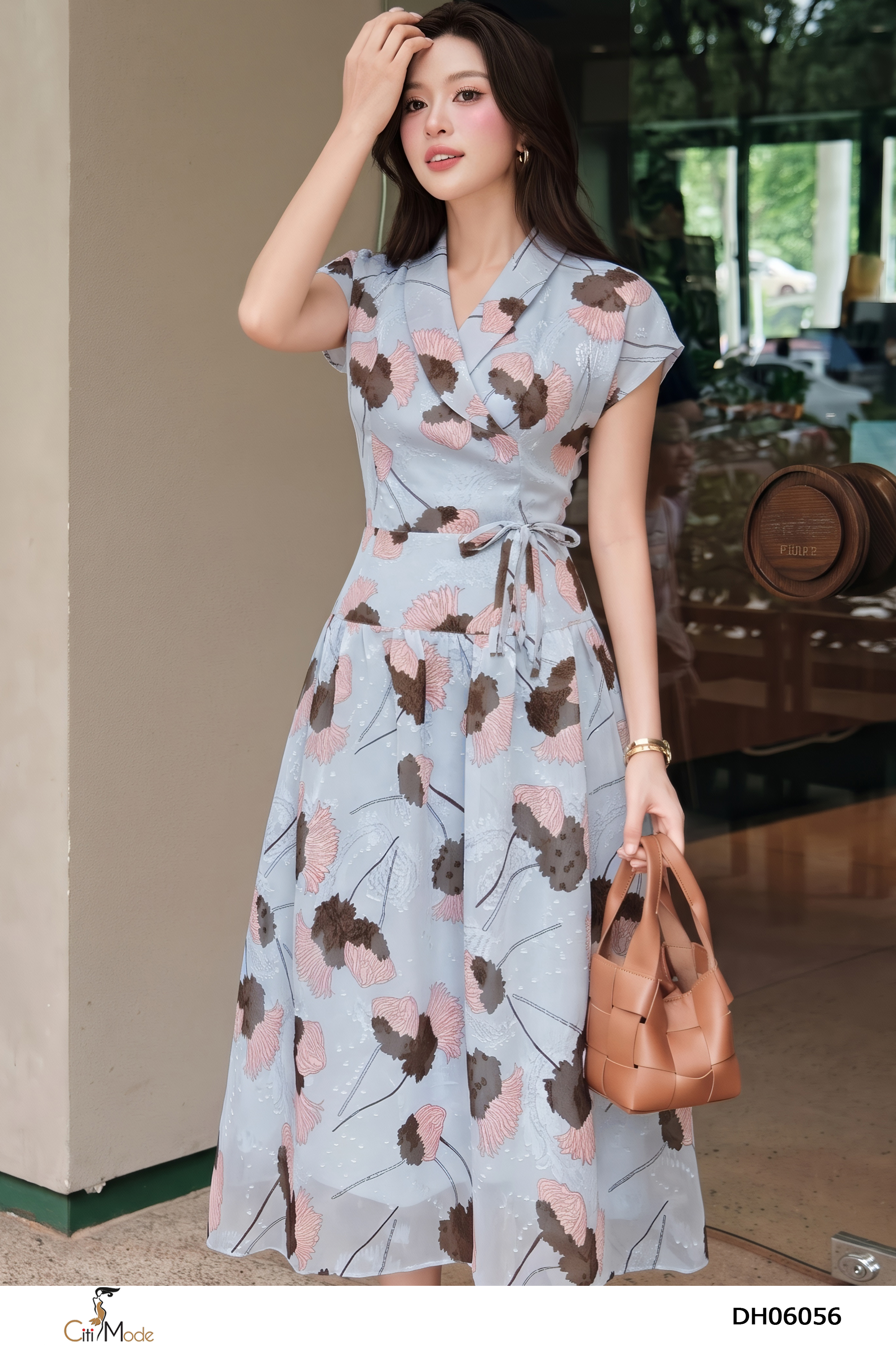 Đầm xòe hoa xanh nổi  cổ san lệch  vai chờm