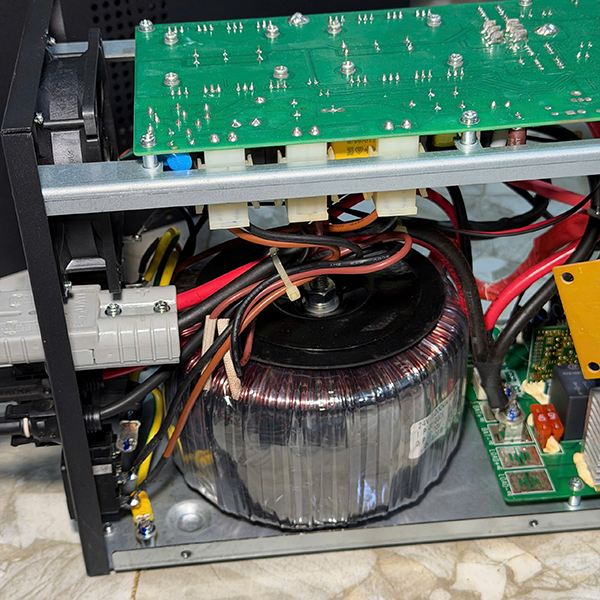 UPS 24V-220v SIN chuẩn có cổng kết nối tấm pin NLMT 1KVA_thumbnail_3
