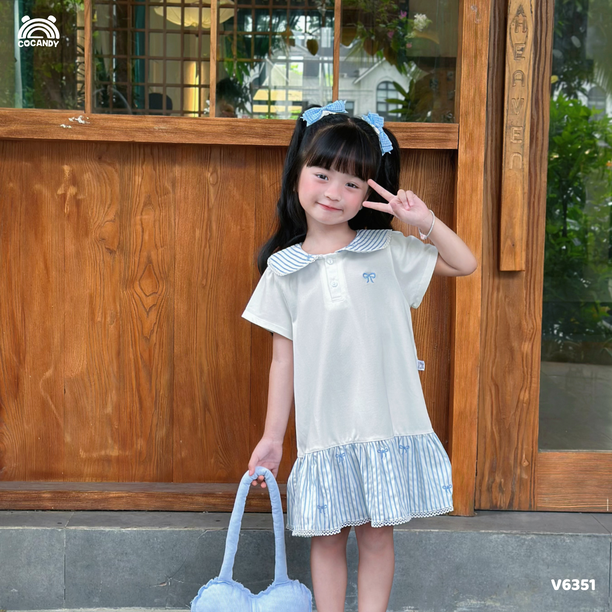 Váy cộc polo TRẮNG phối cổ caro nơ xanh_thumbnail_2