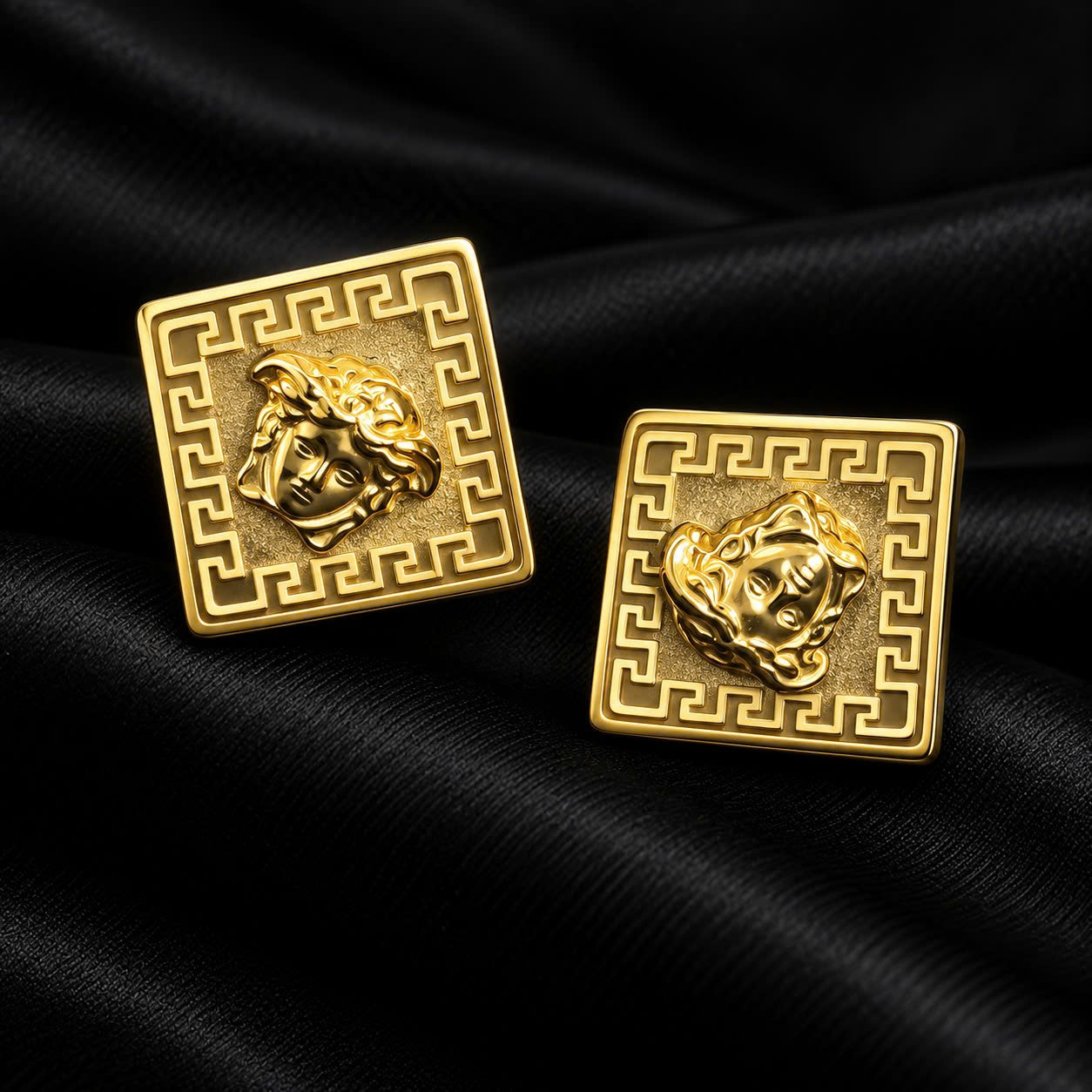 khuyên kiểu cặp titan vàng vuông Versace_thumbnail_1